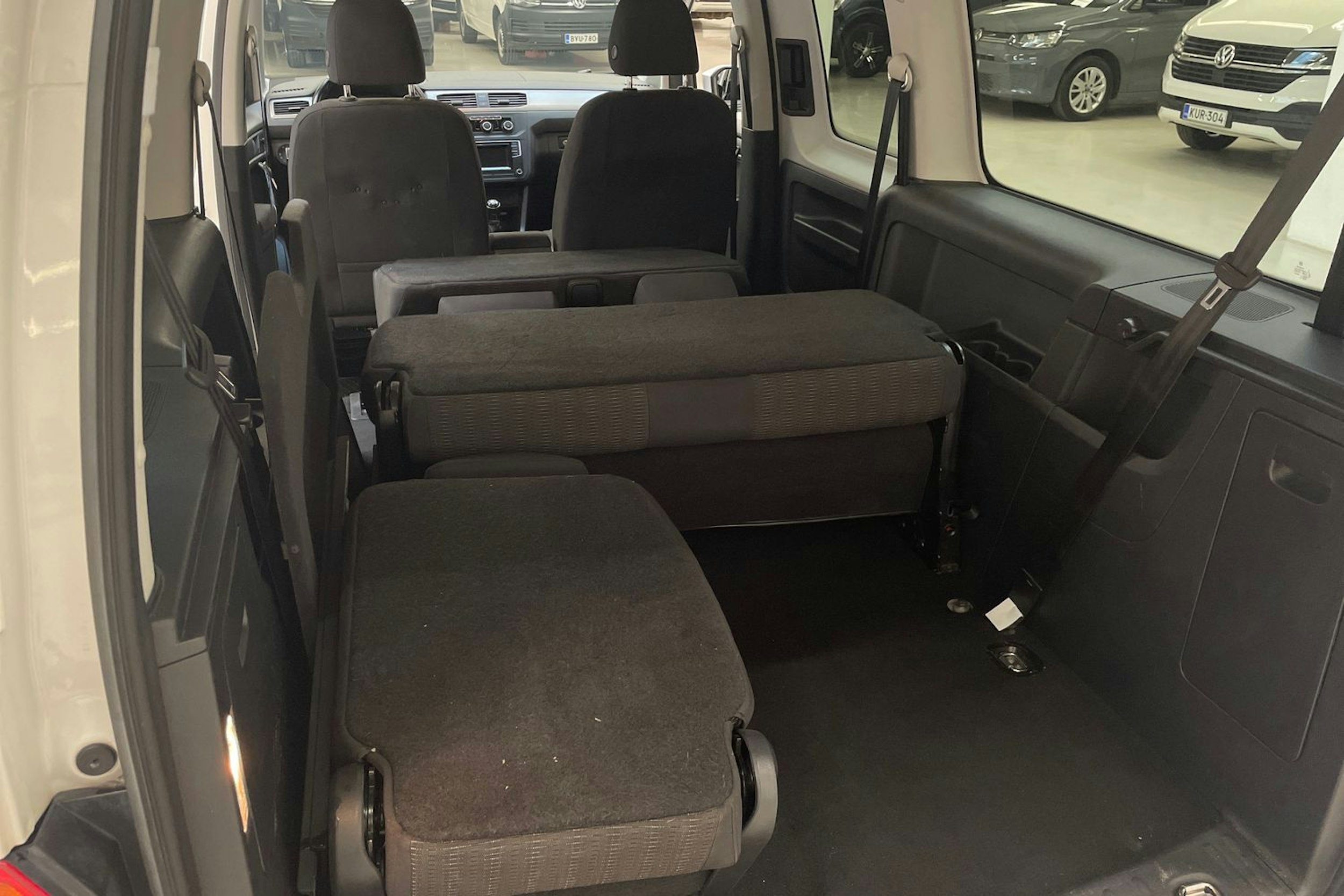 valkoinen Volkswagen Caddy Maxi 2016 kuva 14.