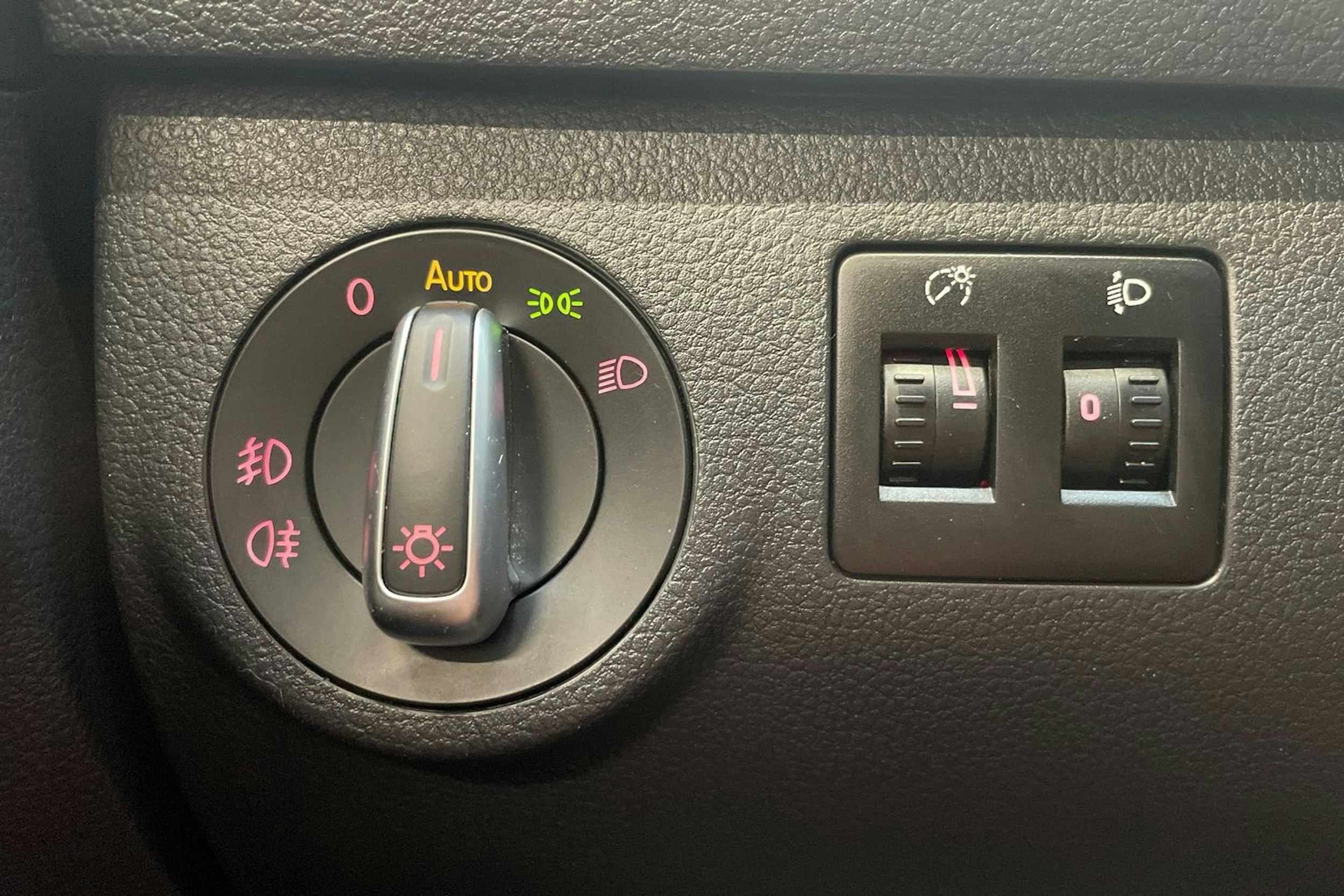 valkoinen Volkswagen Caddy Maxi 2016 kuva 26.