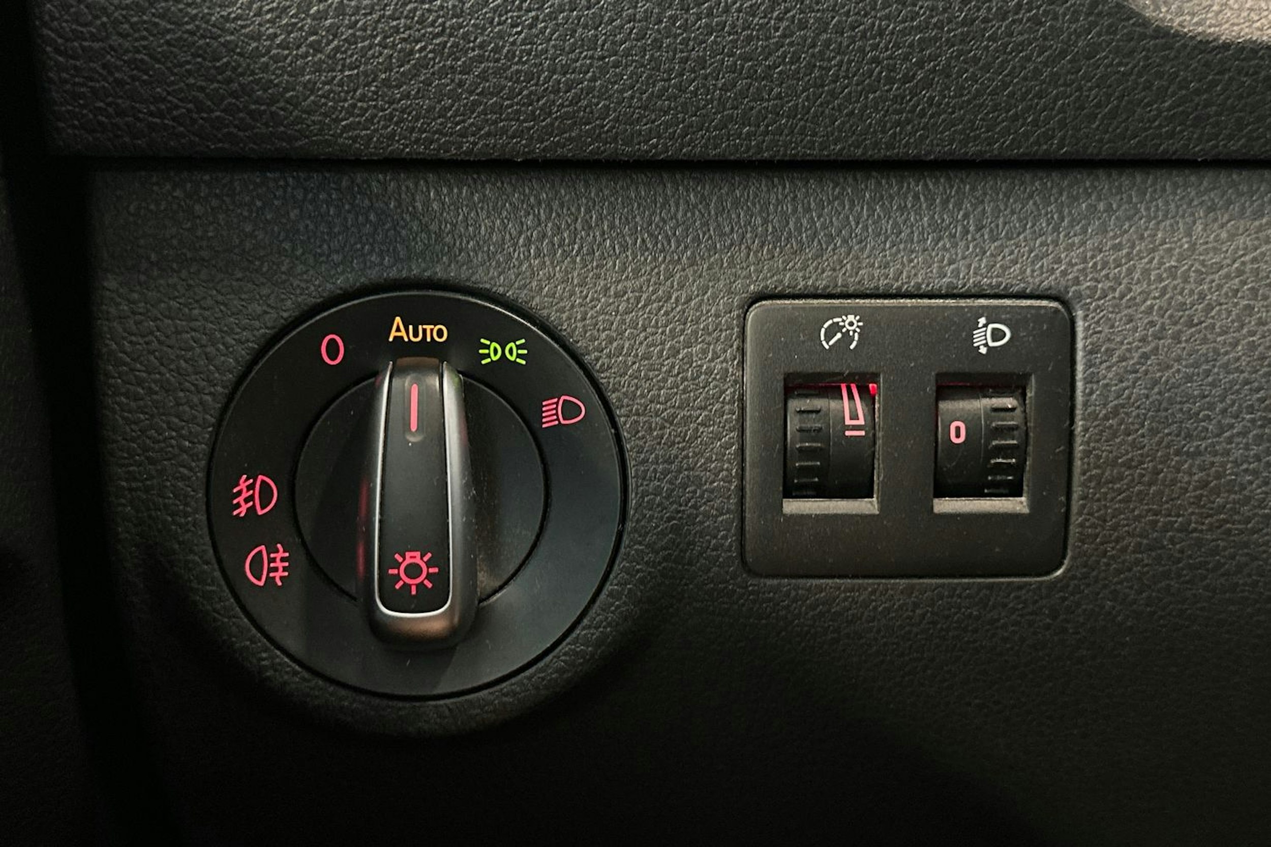harmaa Volkswagen Caddy Maxi 2016 kuva 19.