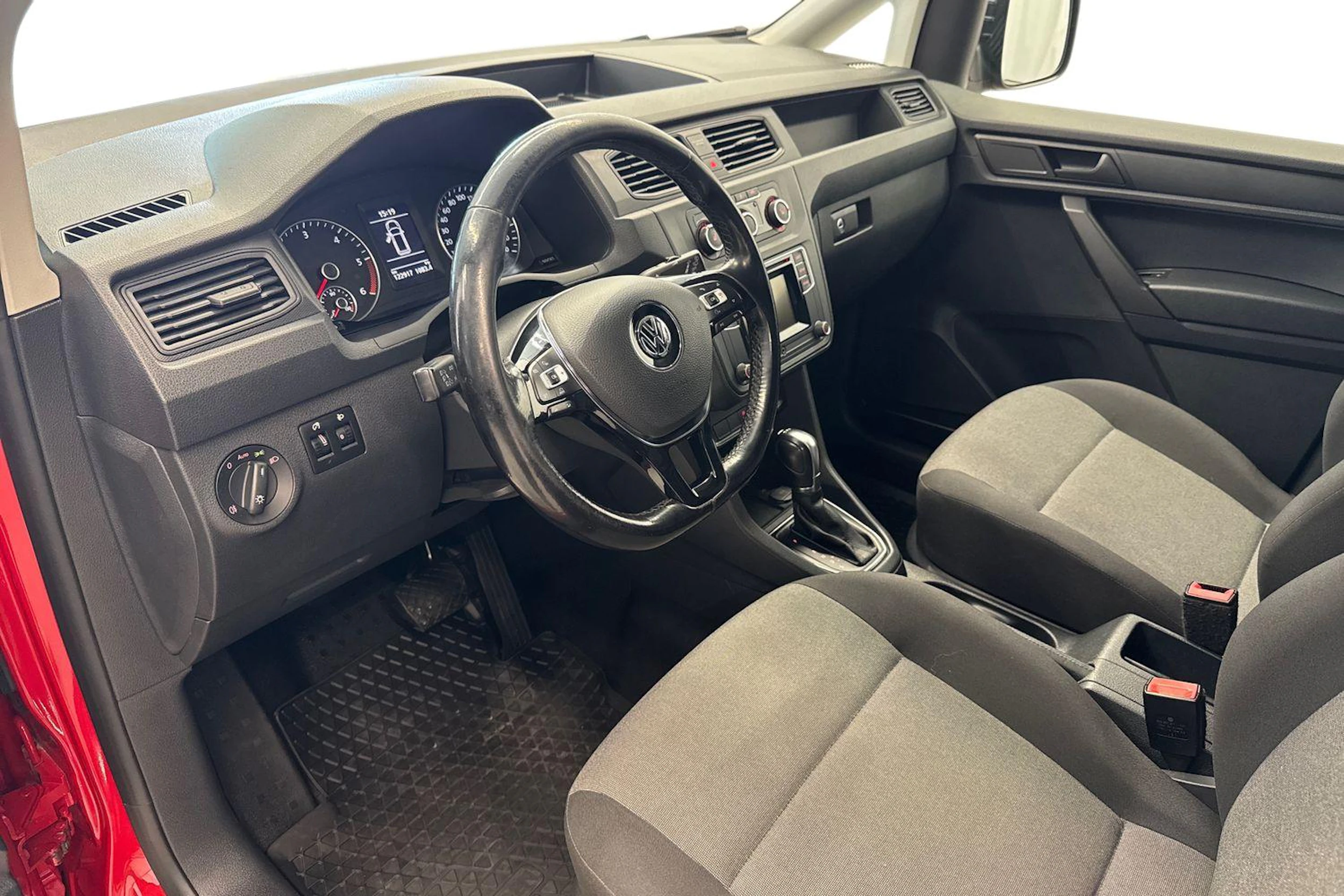 punainen Volkswagen Caddy Maxi 2016 kuva 6.