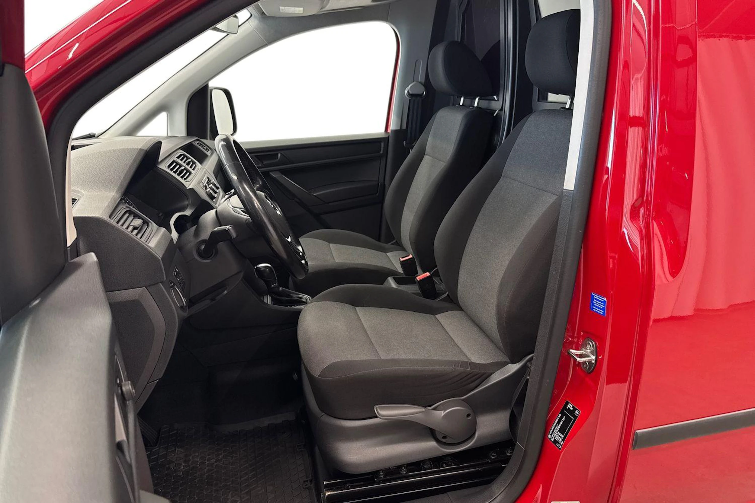 punainen Volkswagen Caddy Maxi 2016 kuva 8.
