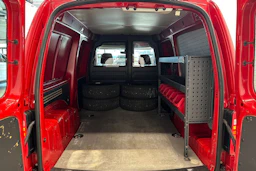 punainen Volkswagen Caddy Maxi 2016 kuva 10.