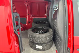 punainen Volkswagen Caddy Maxi 2016 kuva 11.