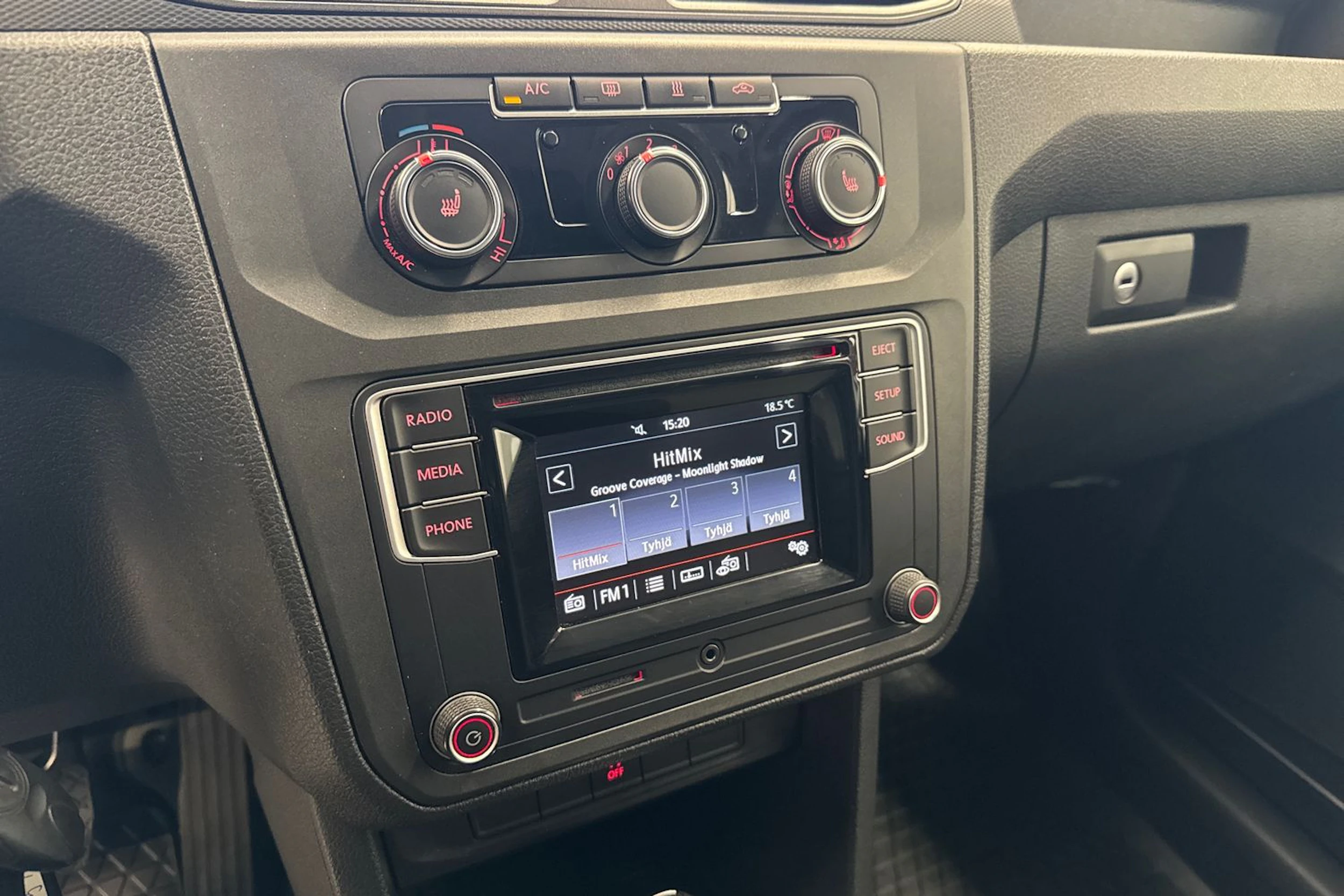 punainen Volkswagen Caddy Maxi 2016 kuva 12.
