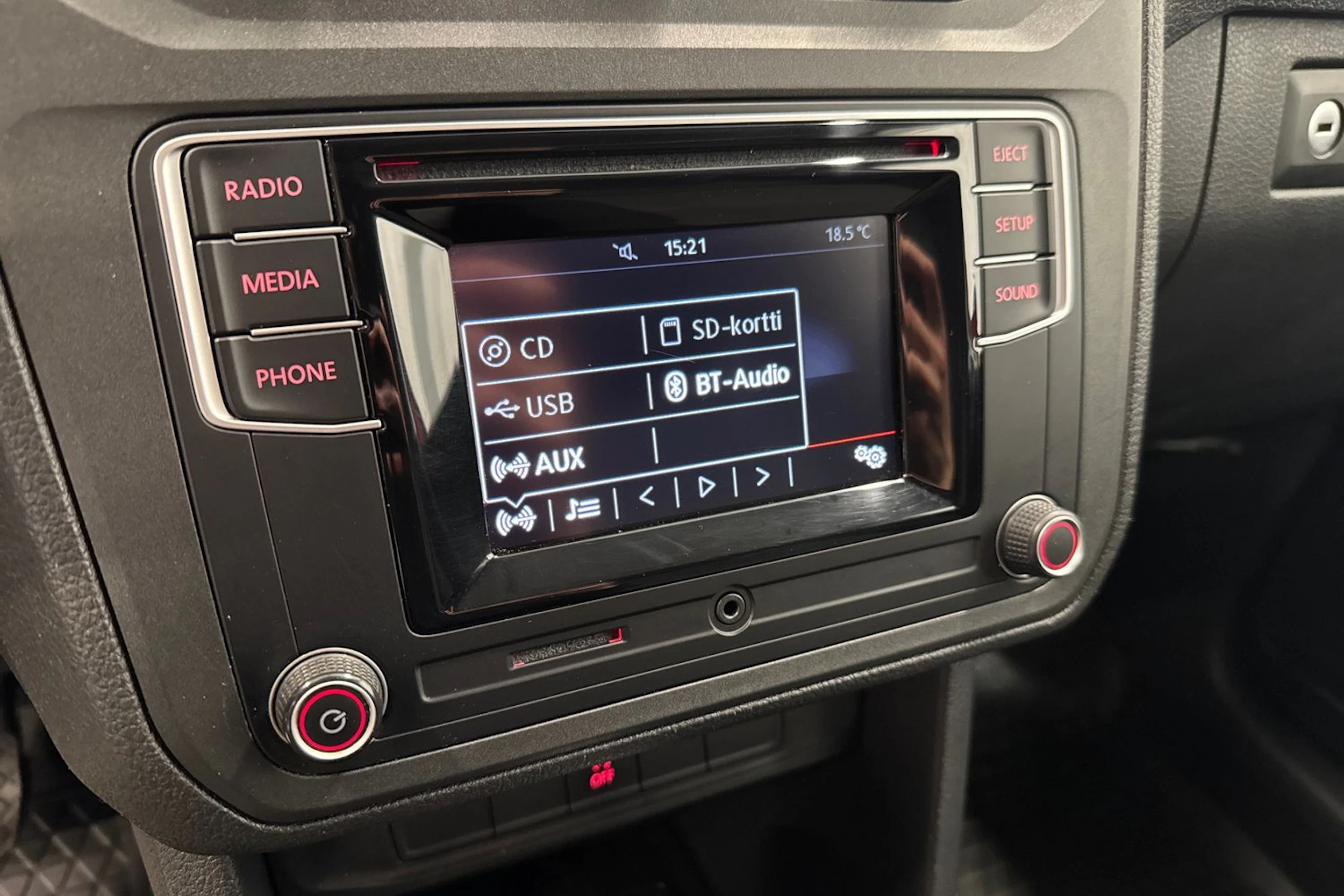 punainen Volkswagen Caddy Maxi 2016 kuva 16.