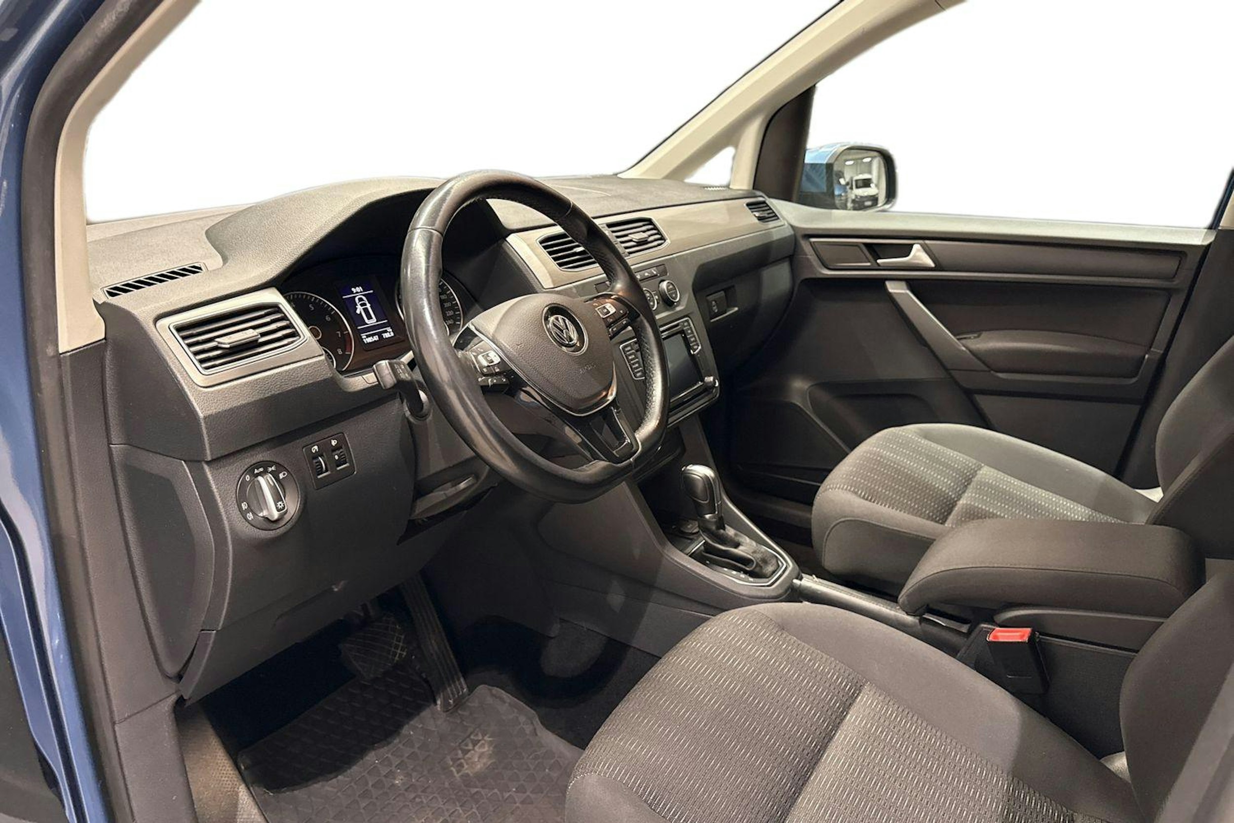 Sininen Volkswagen Caddy Maxi 2016 kuva 7.