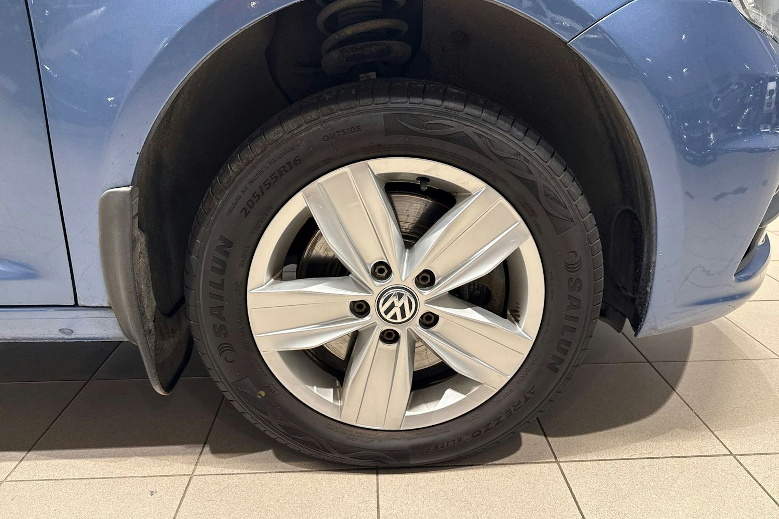 Sininen Volkswagen Caddy Maxi 2016 kuva 11.