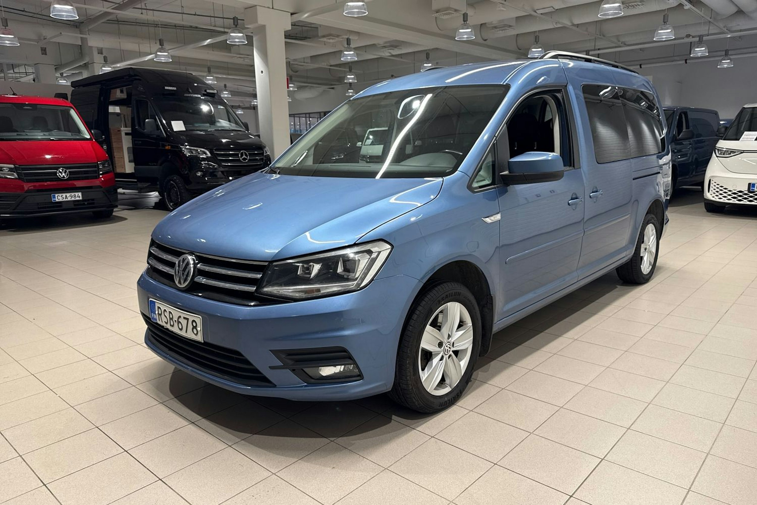 Sininen Volkswagen Caddy Maxi 2016 kuva 13.