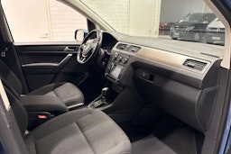 Sininen Volkswagen Caddy Maxi 2016 kuva 16.