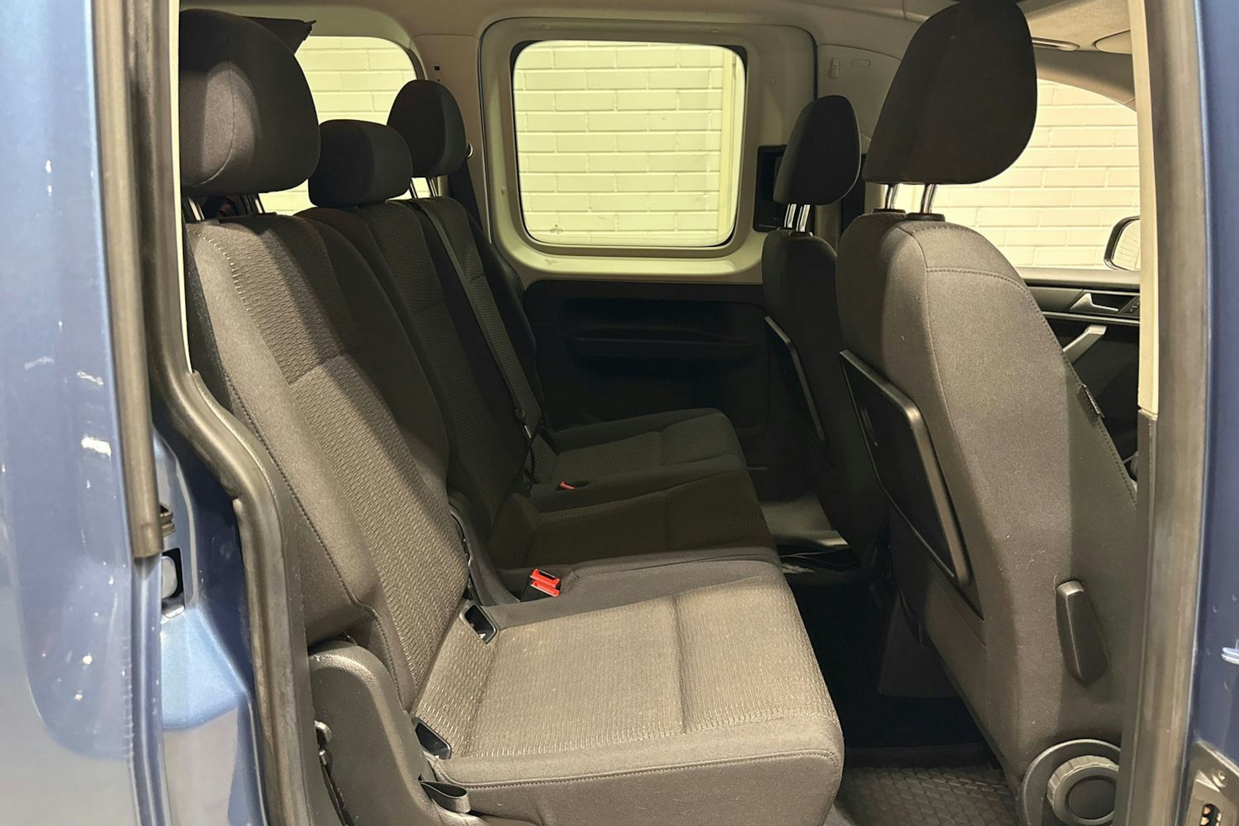 Sininen Volkswagen Caddy Maxi 2016 kuva 17.
