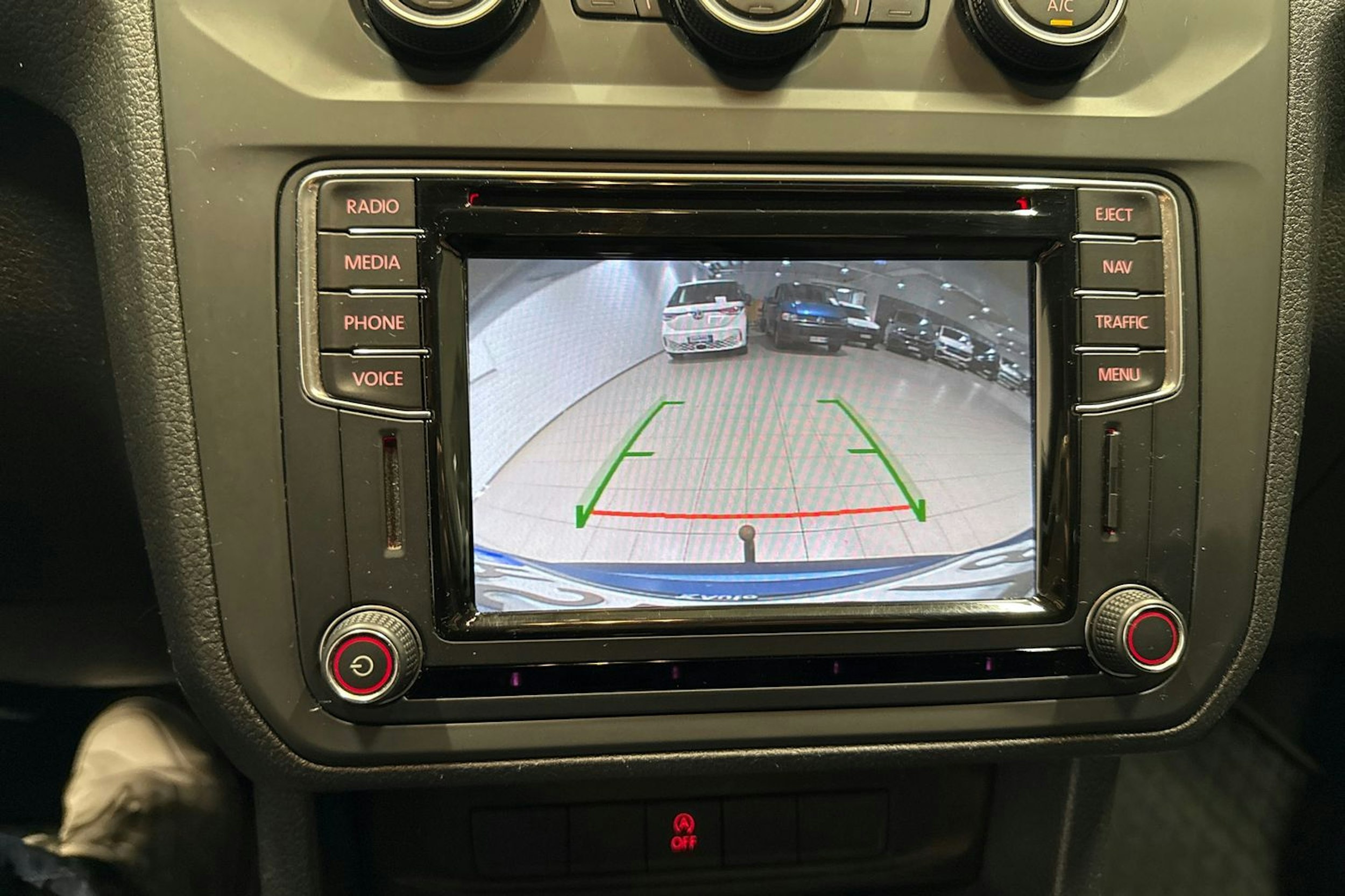 Sininen Volkswagen Caddy Maxi 2016 kuva 24.