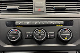 sininen Volkswagen Caddy Maxi 2016 kuva 23.