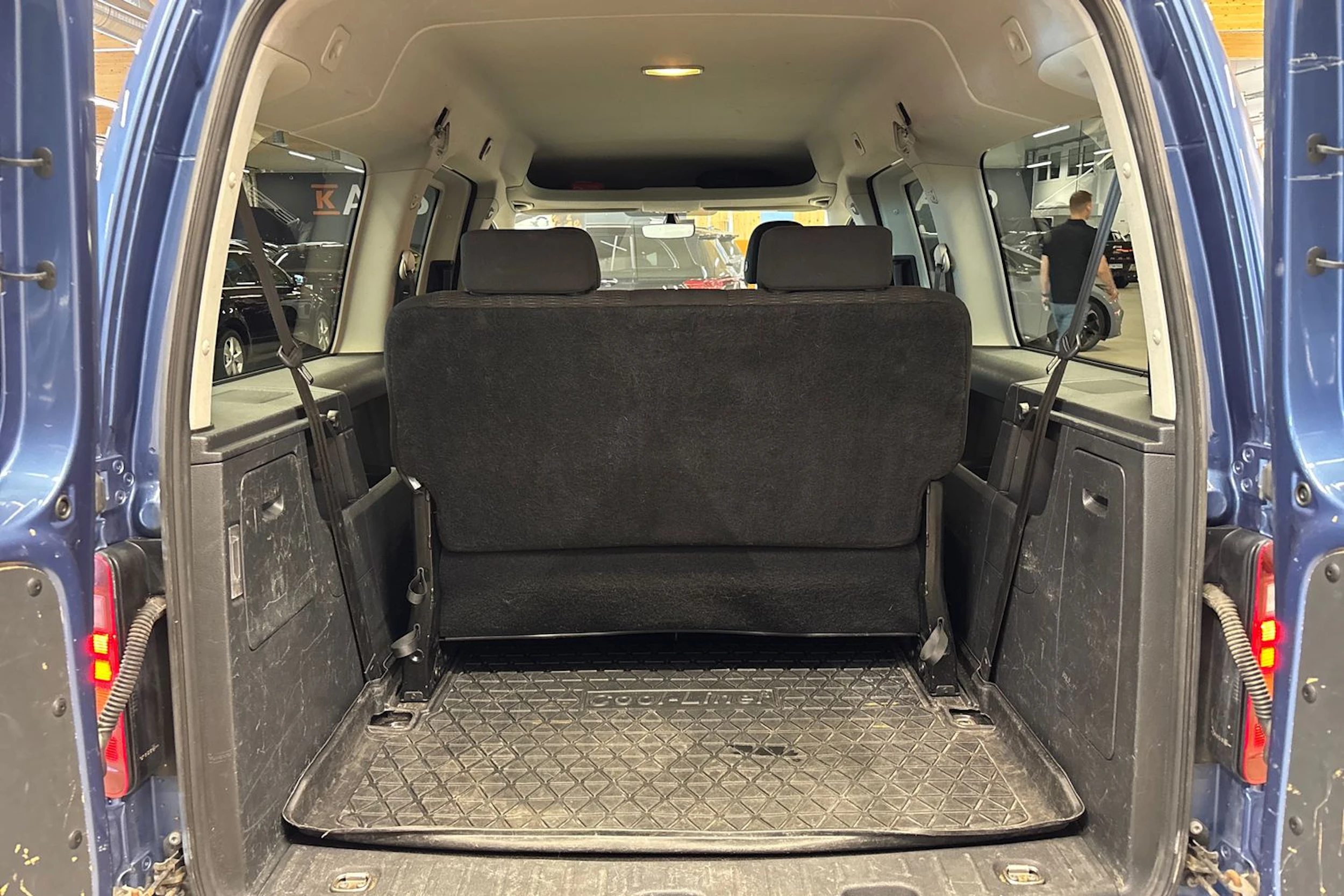 sininen Volkswagen Caddy Maxi 2016 kuva 25.