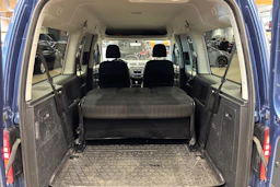 sininen Volkswagen Caddy Maxi 2016 kuva 26.