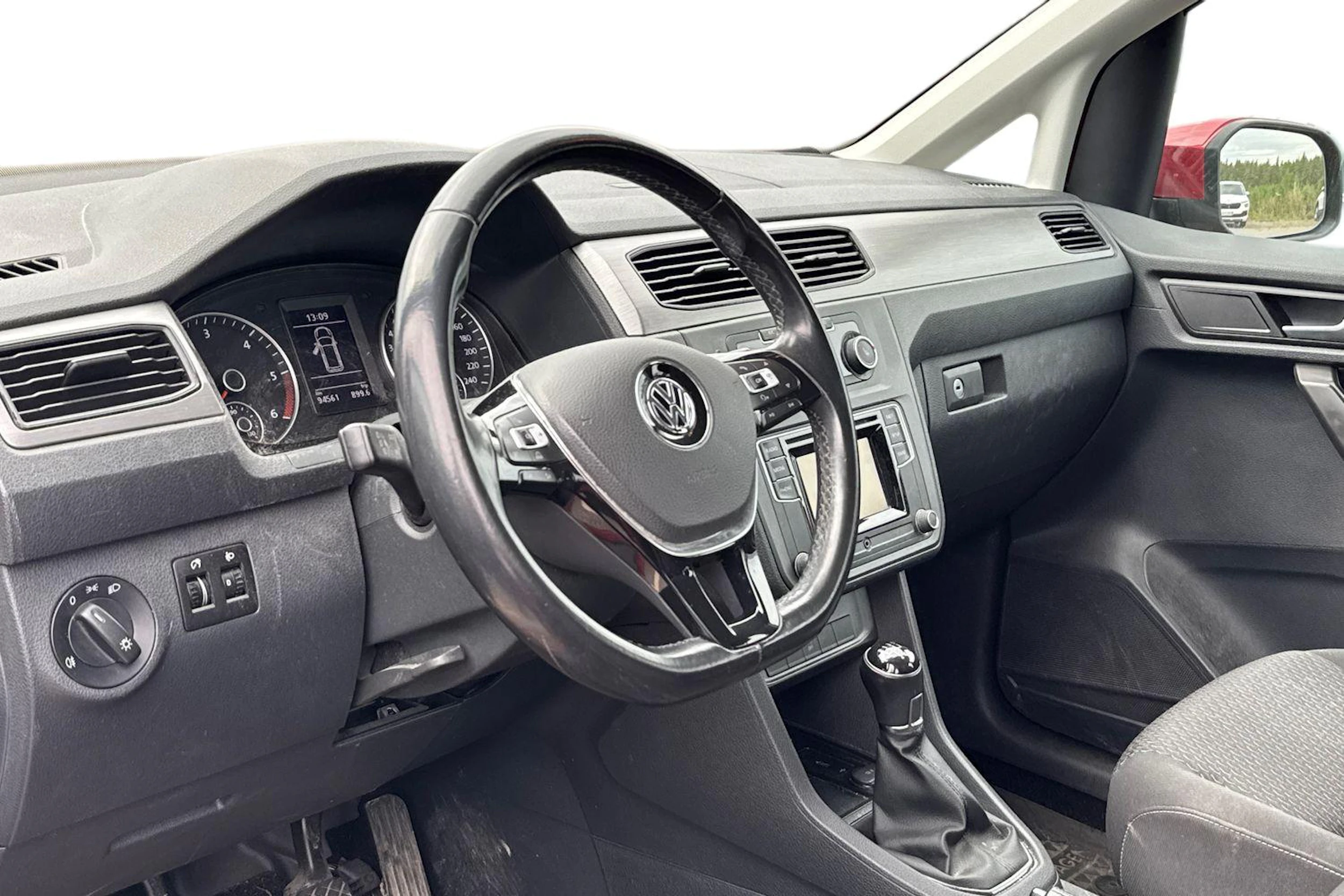 punainen Volkswagen Caddy Maxi 2017 kuva 3.