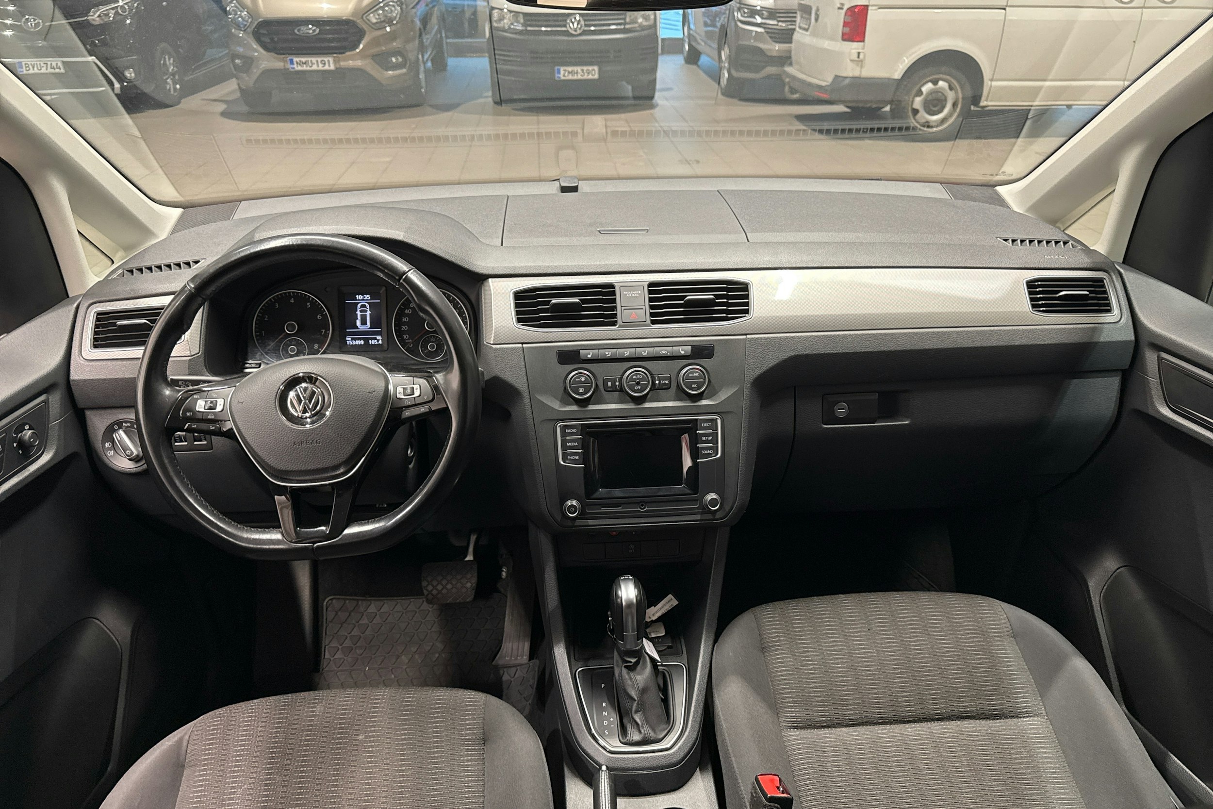 punainen Volkswagen Caddy Maxi 2017 kuva 7.