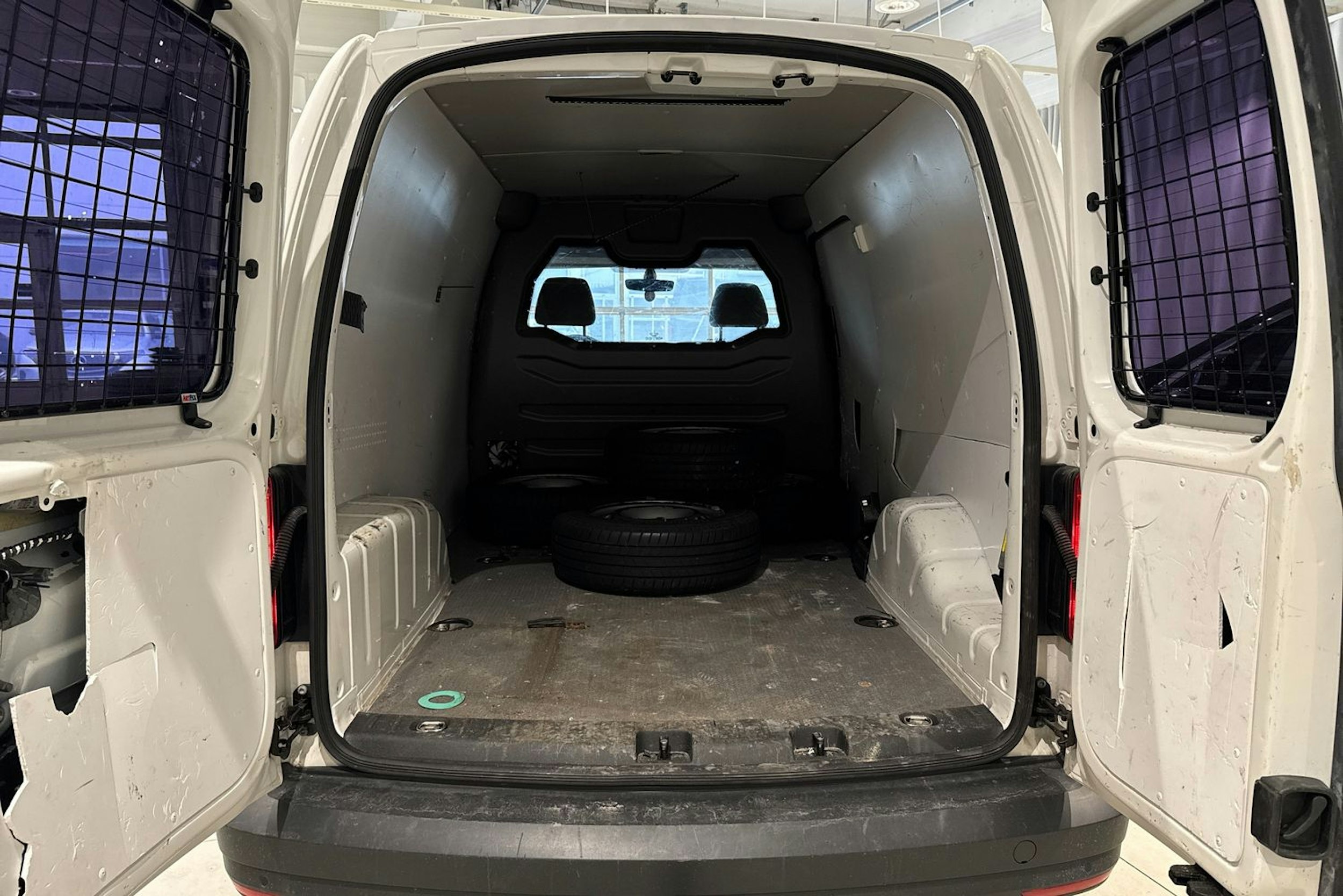 valkoinen Volkswagen Caddy Maxi 2017 kuva 14.