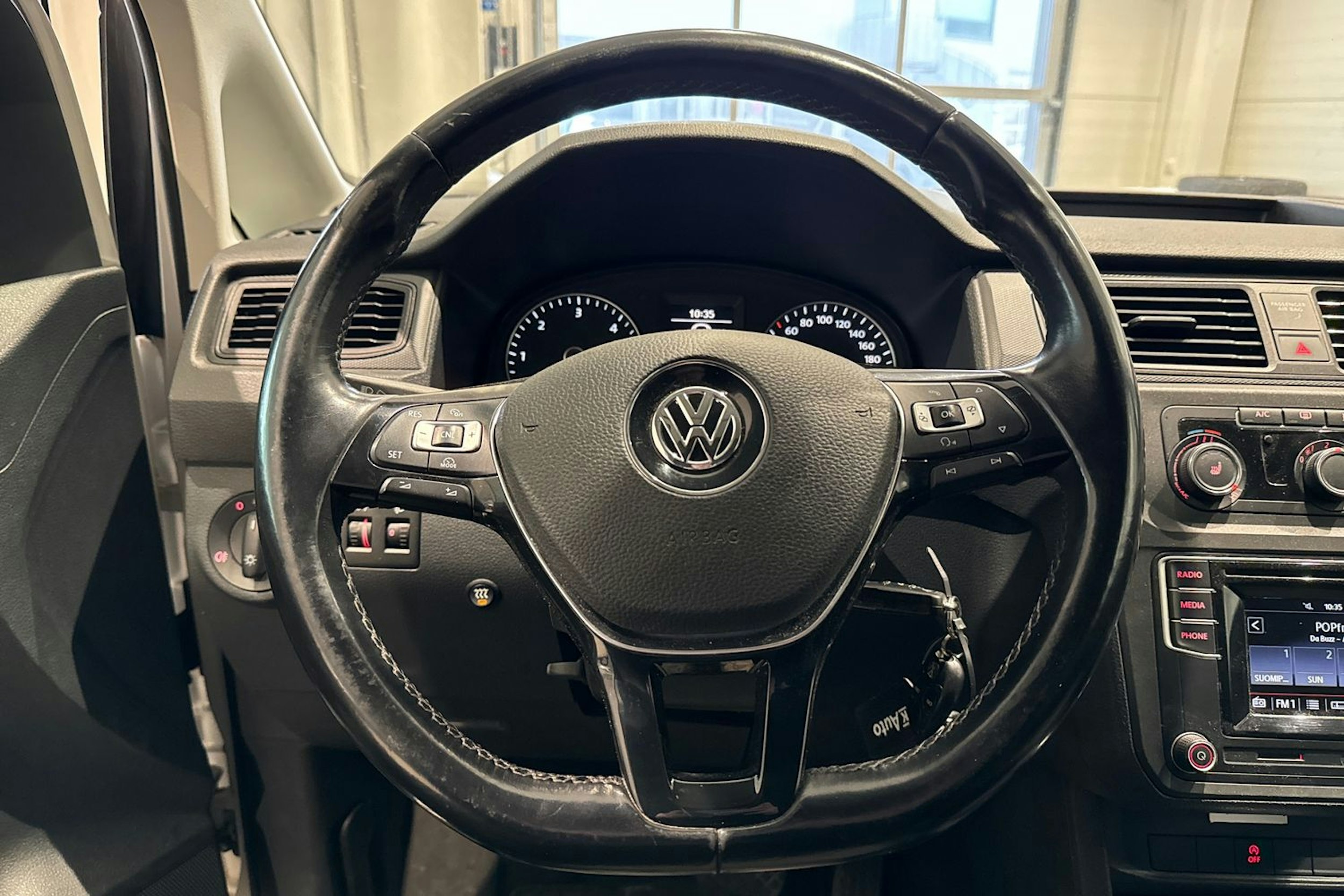 valkoinen Volkswagen Caddy Maxi 2017 kuva 17.