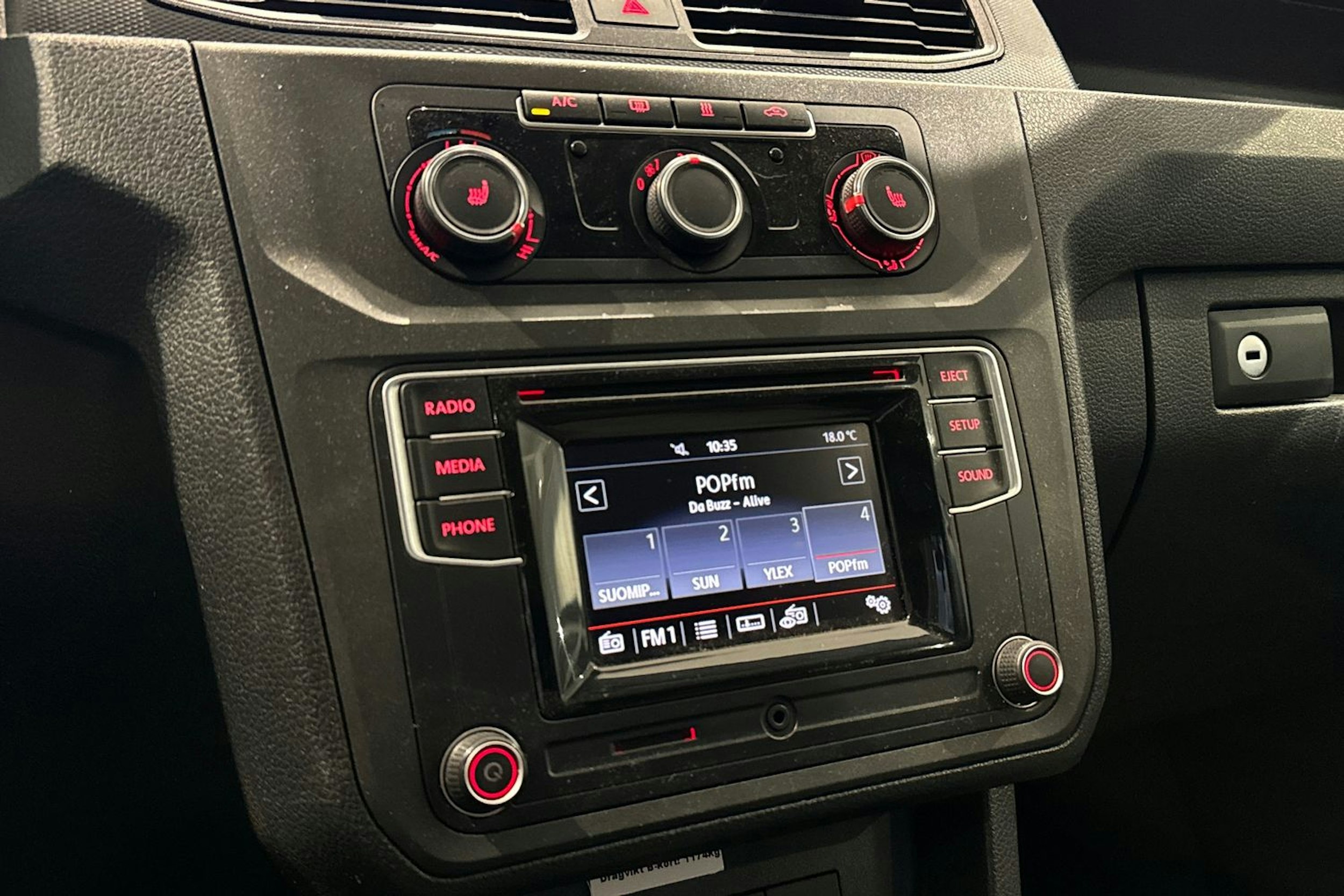 valkoinen Volkswagen Caddy Maxi 2017 kuva 19.