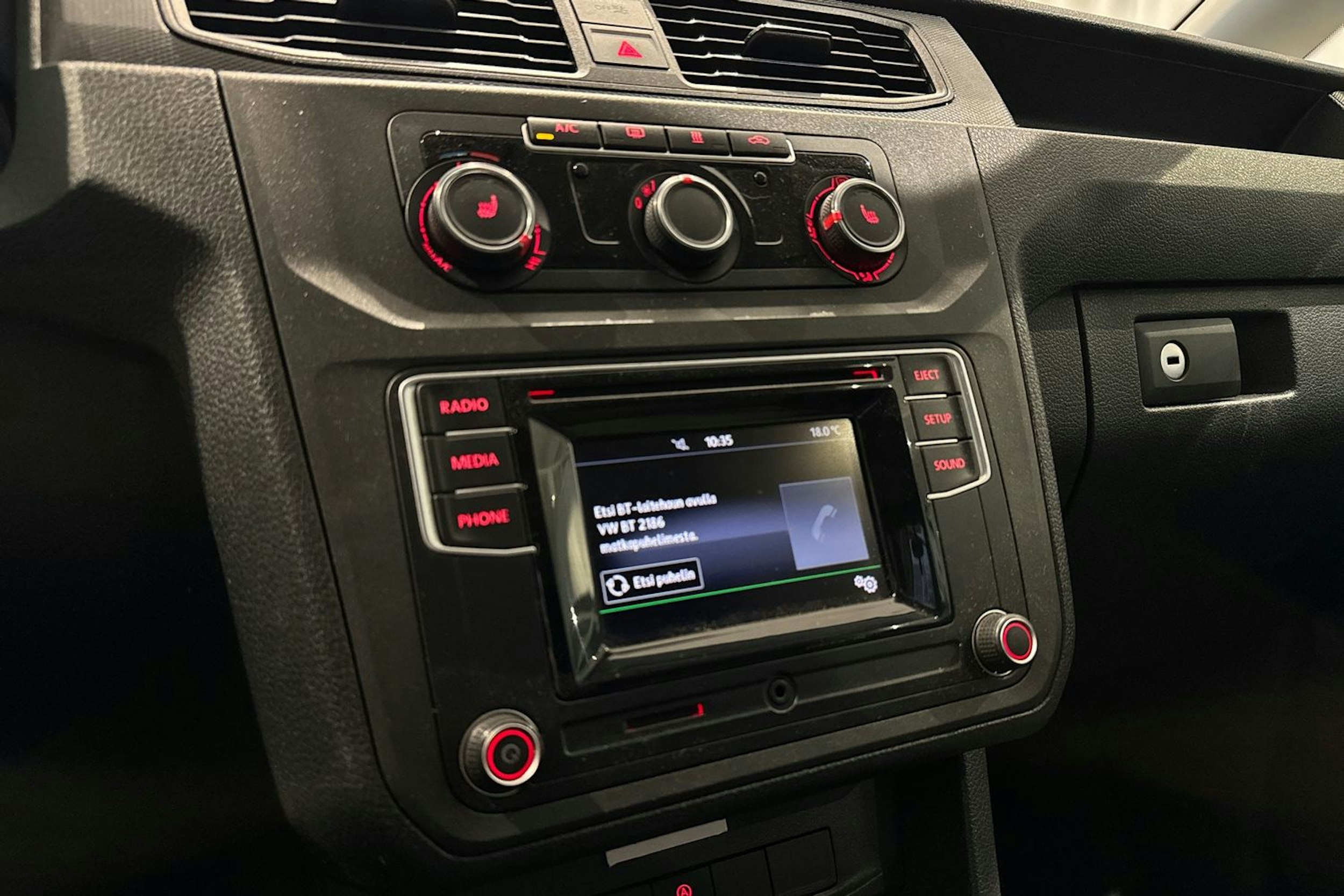 valkoinen Volkswagen Caddy Maxi 2017 kuva 21.