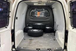 valkoinen Volkswagen Caddy Maxi 2017 kuva 23.