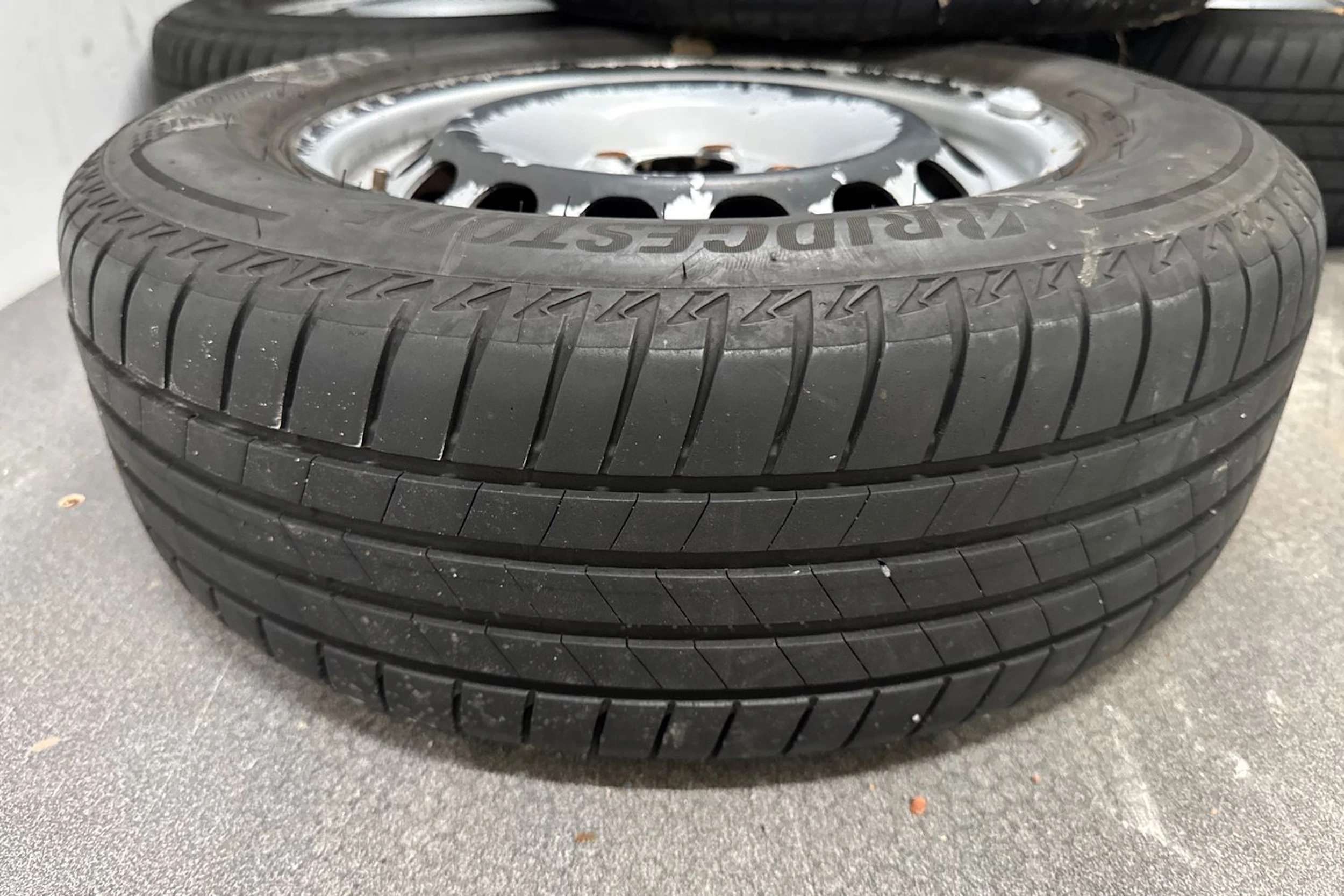 valkoinen Volkswagen Caddy Maxi 2017 kuva 24.