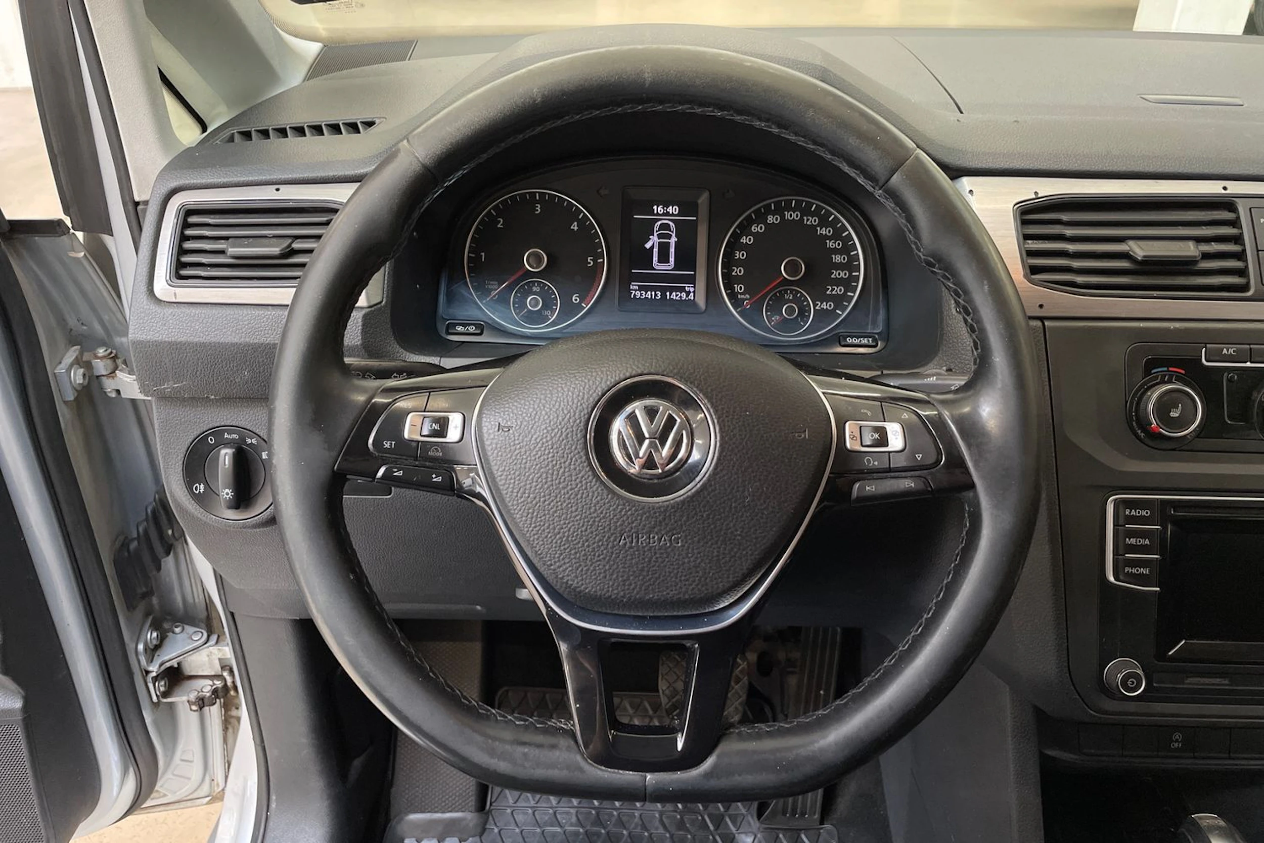 hopea Volkswagen Caddy Maxi 2017 kuva 18.