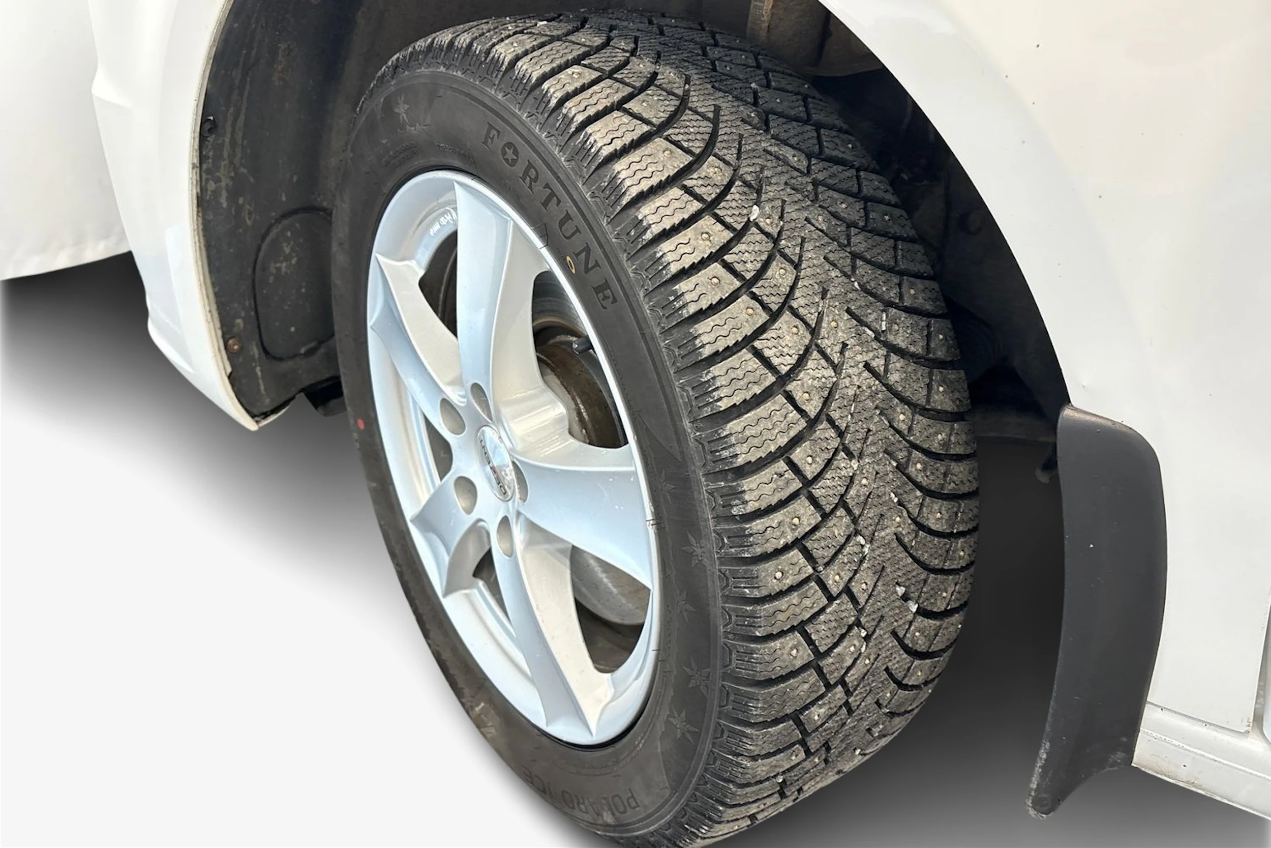 Valkoinen Volkswagen Caddy Maxi 2018 kuva 9.