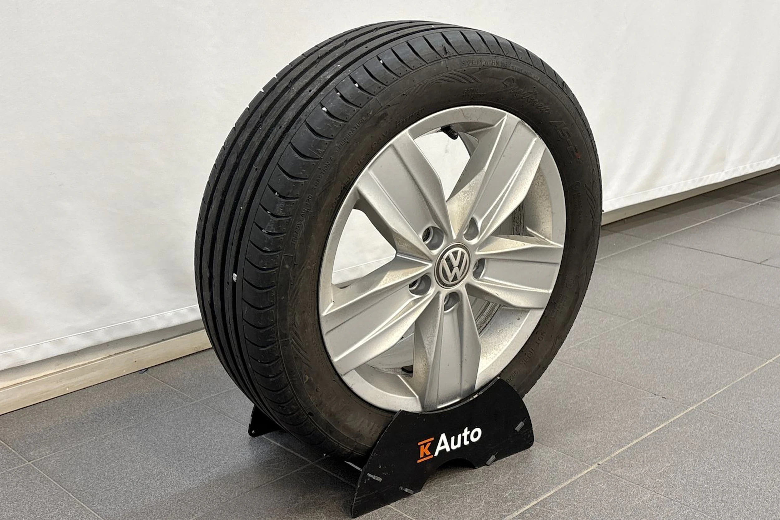 Valkoinen Volkswagen Caddy Maxi 2018 kuva 10.