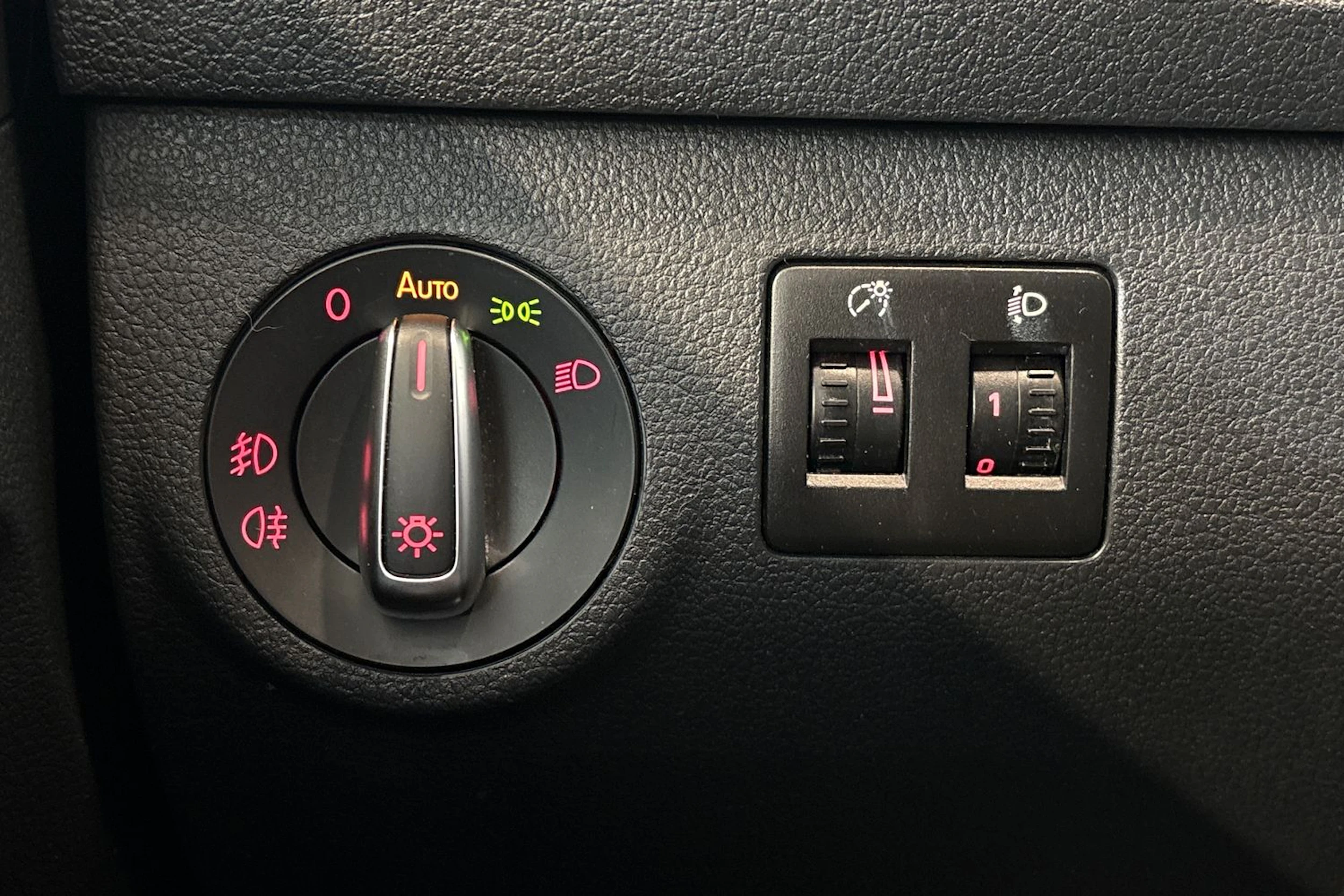 Valkoinen Volkswagen Caddy Maxi 2018 kuva 20.