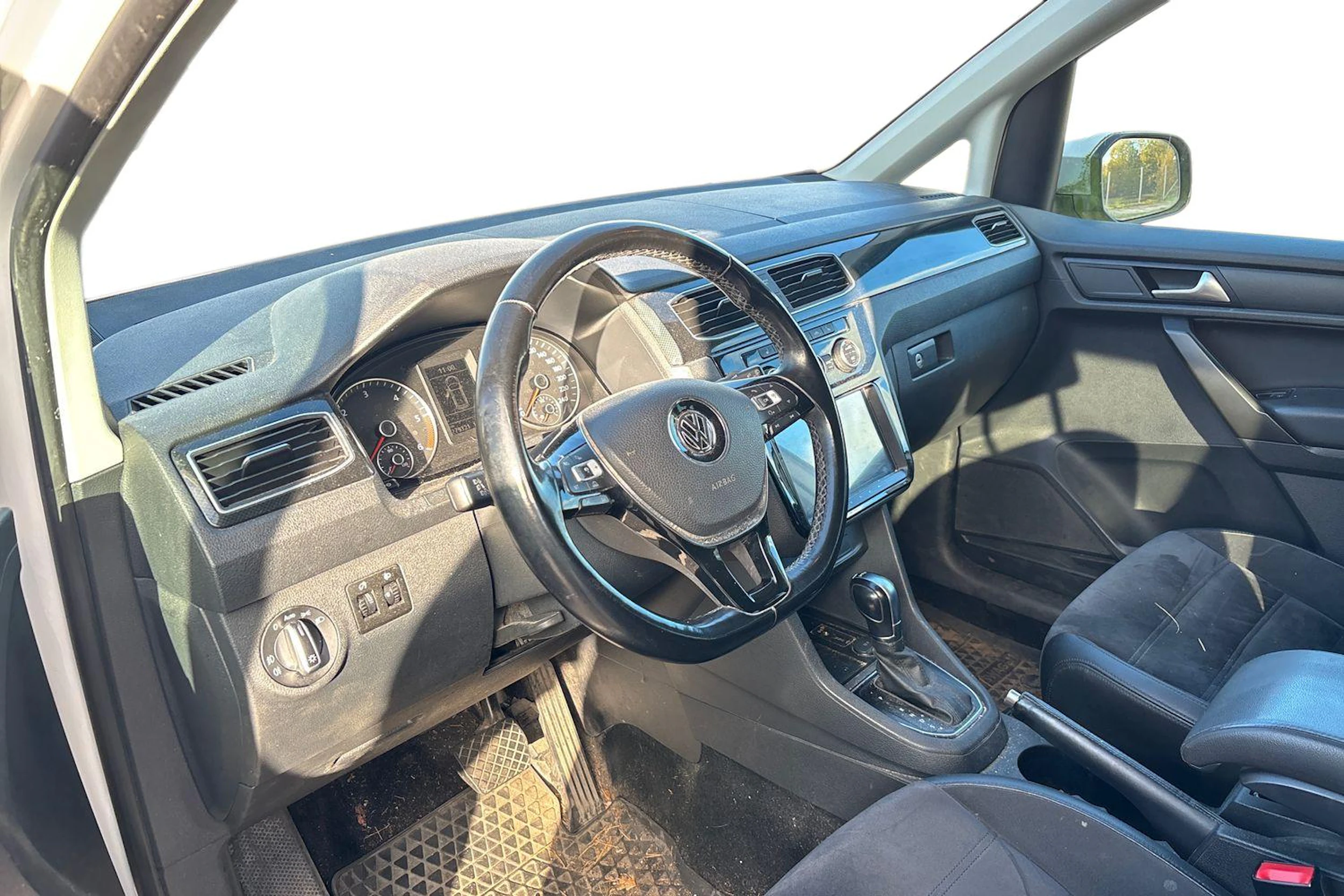 valkoinen Volkswagen Caddy Maxi 2017 kuva 3.