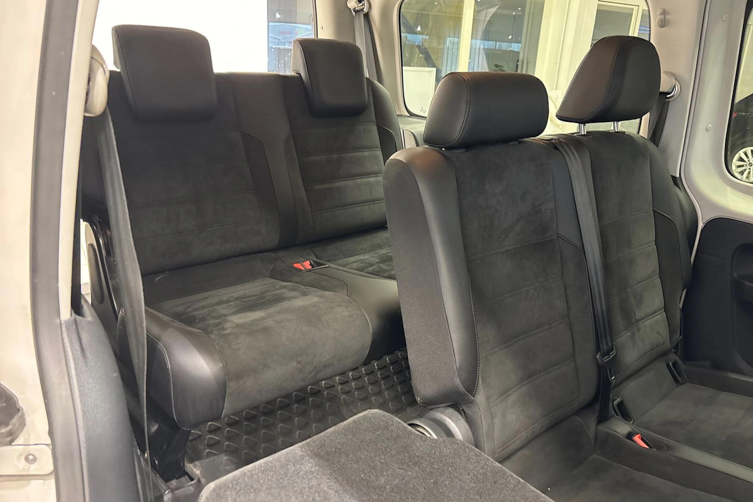 valkoinen Volkswagen Caddy Maxi 2017 kuva 14.