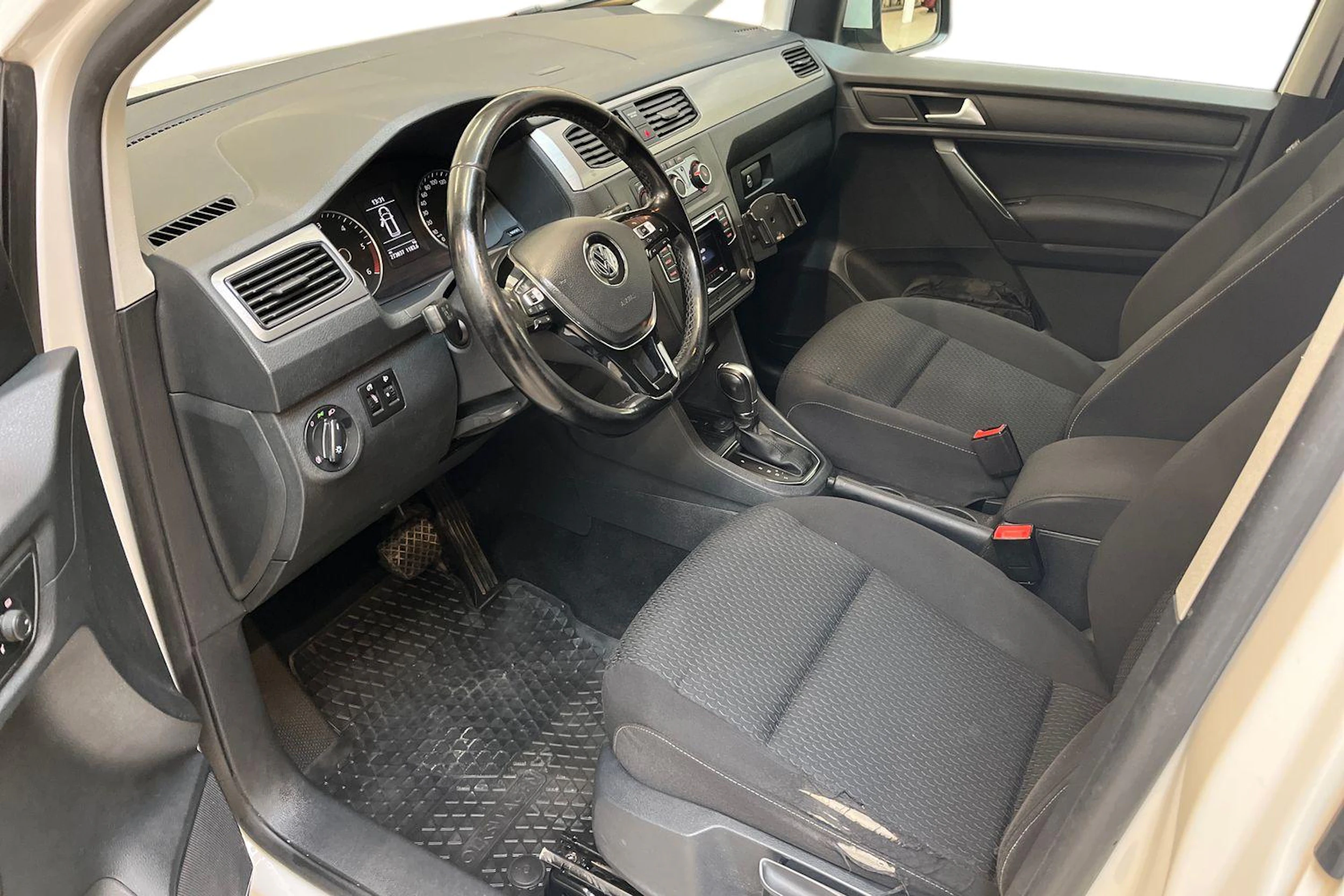 valkoinen Volkswagen Caddy Maxi 2017 kuva 6.