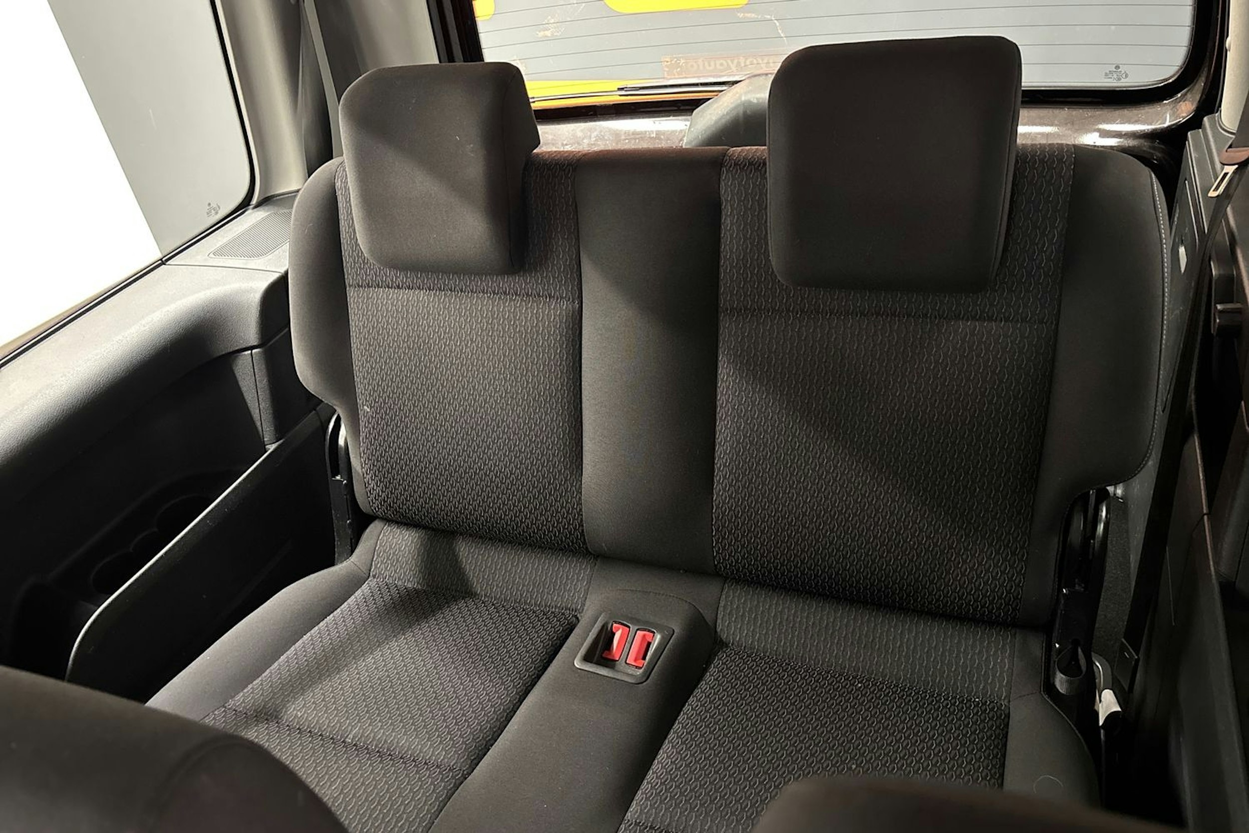 met. violetti Volkswagen Caddy Maxi 2017 kuva 15.