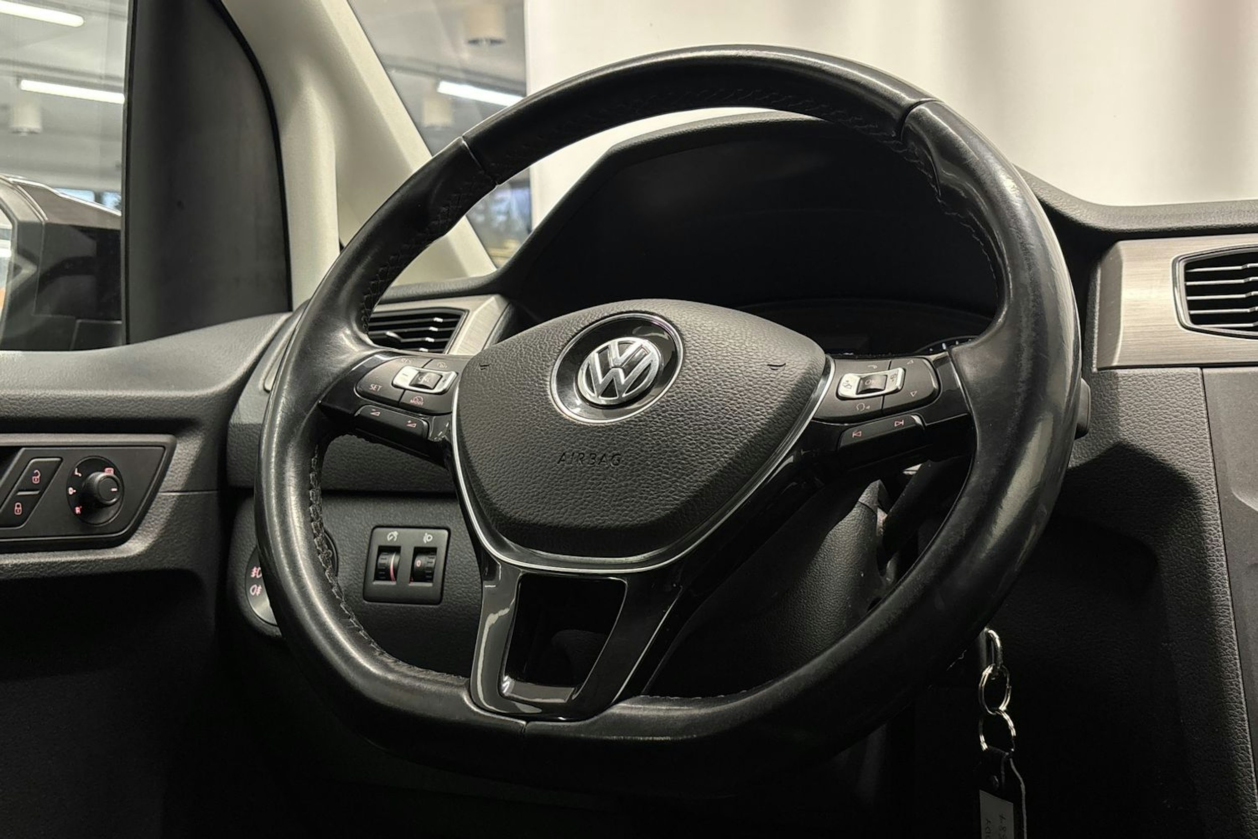 met. violetti Volkswagen Caddy Maxi 2017 kuva 16.