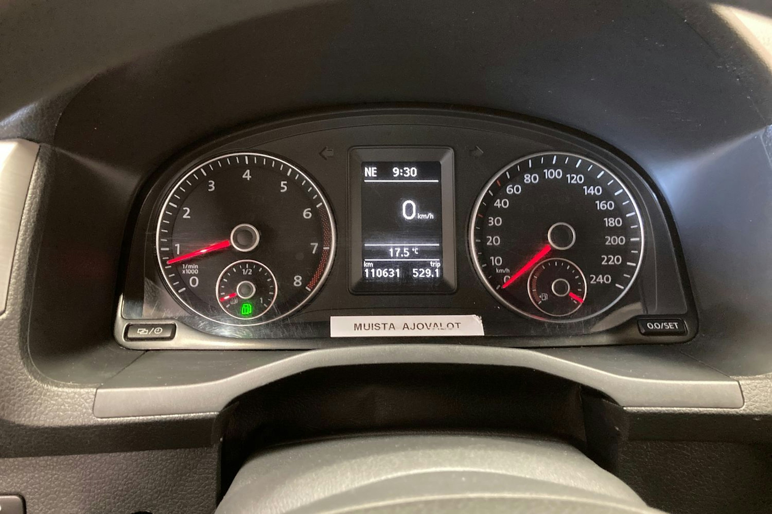 punainen Volkswagen Caddy Maxi 2017 kuva 21.