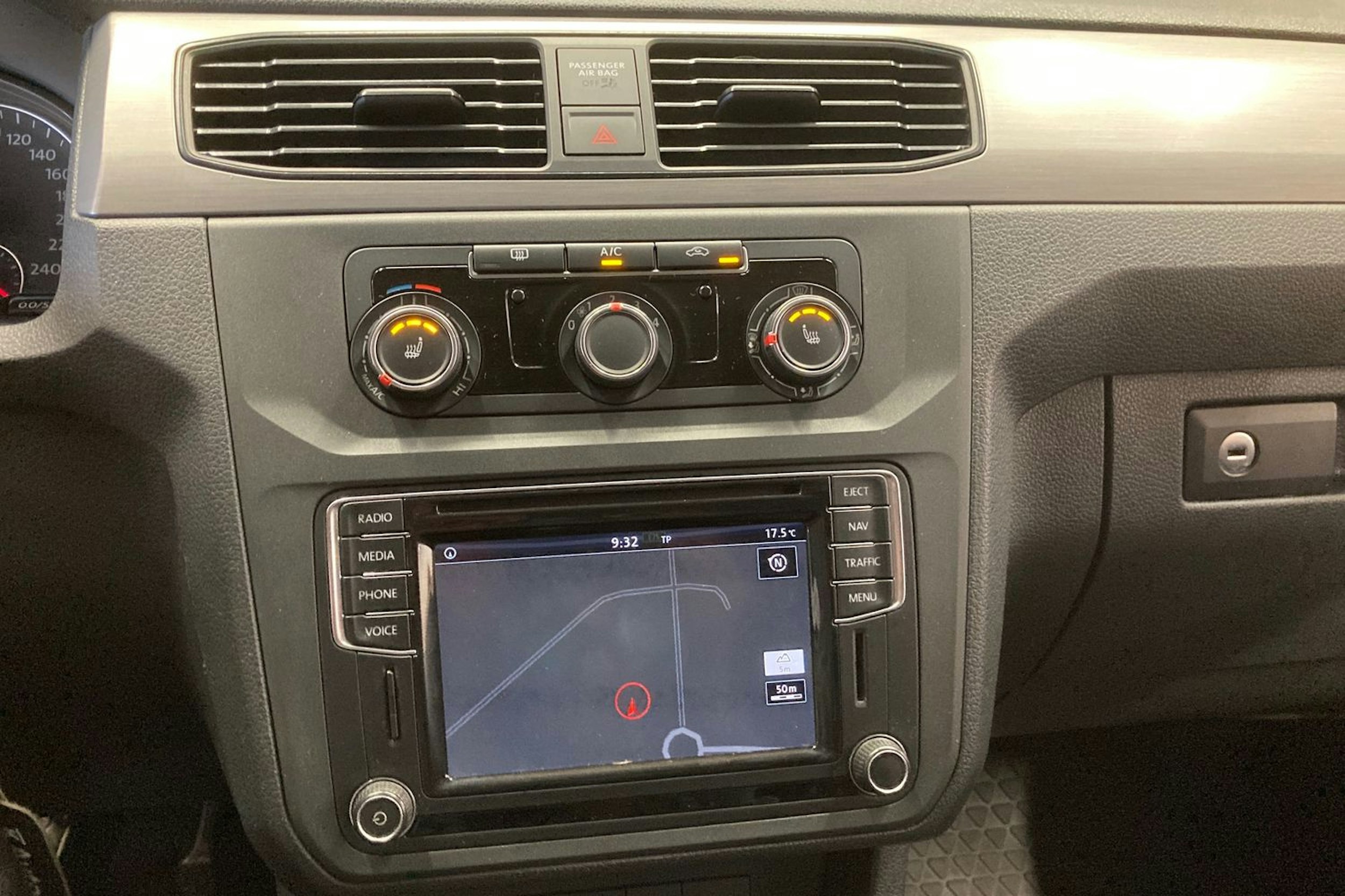 punainen Volkswagen Caddy Maxi 2017 kuva 24.