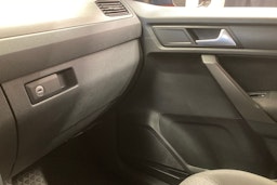 punainen Volkswagen Caddy Maxi 2017 kuva 26.