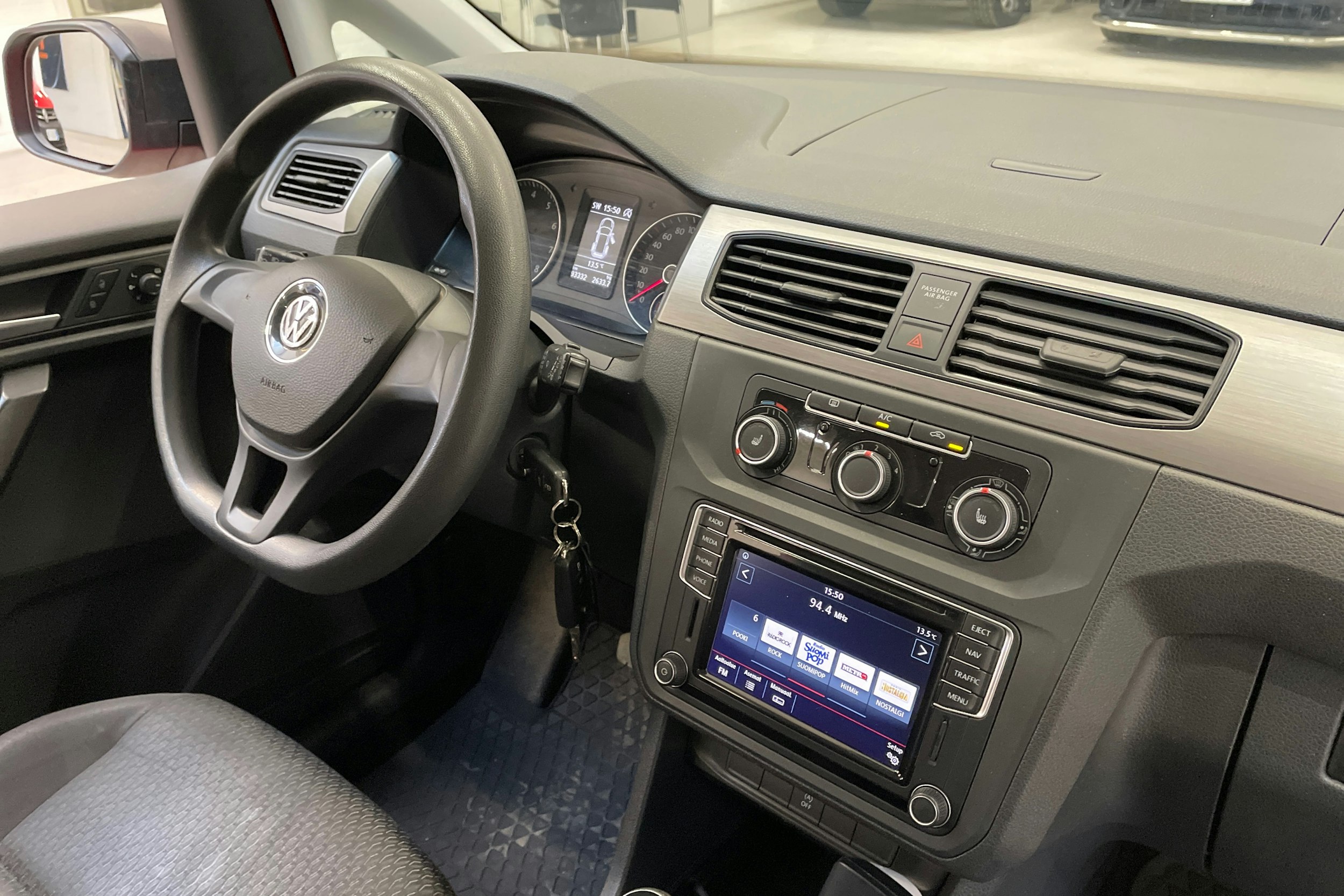 punainen Volkswagen Caddy Maxi 2017 kuva 14.