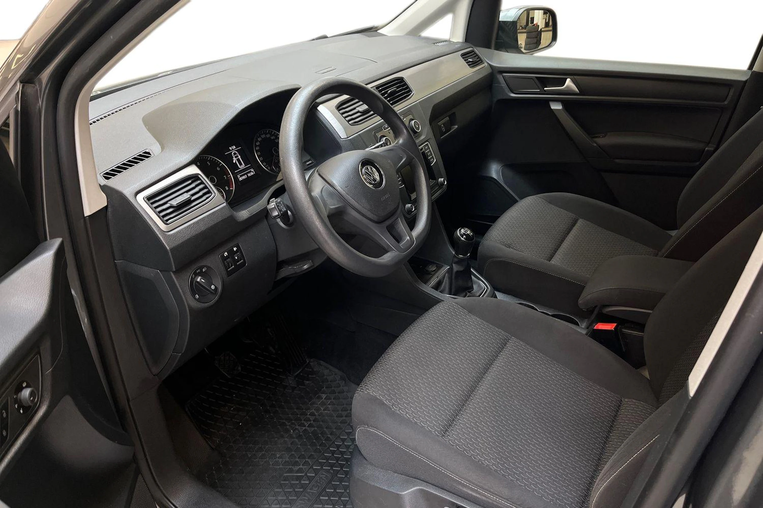 harmaa Volkswagen Caddy Maxi 2017 kuva 6.