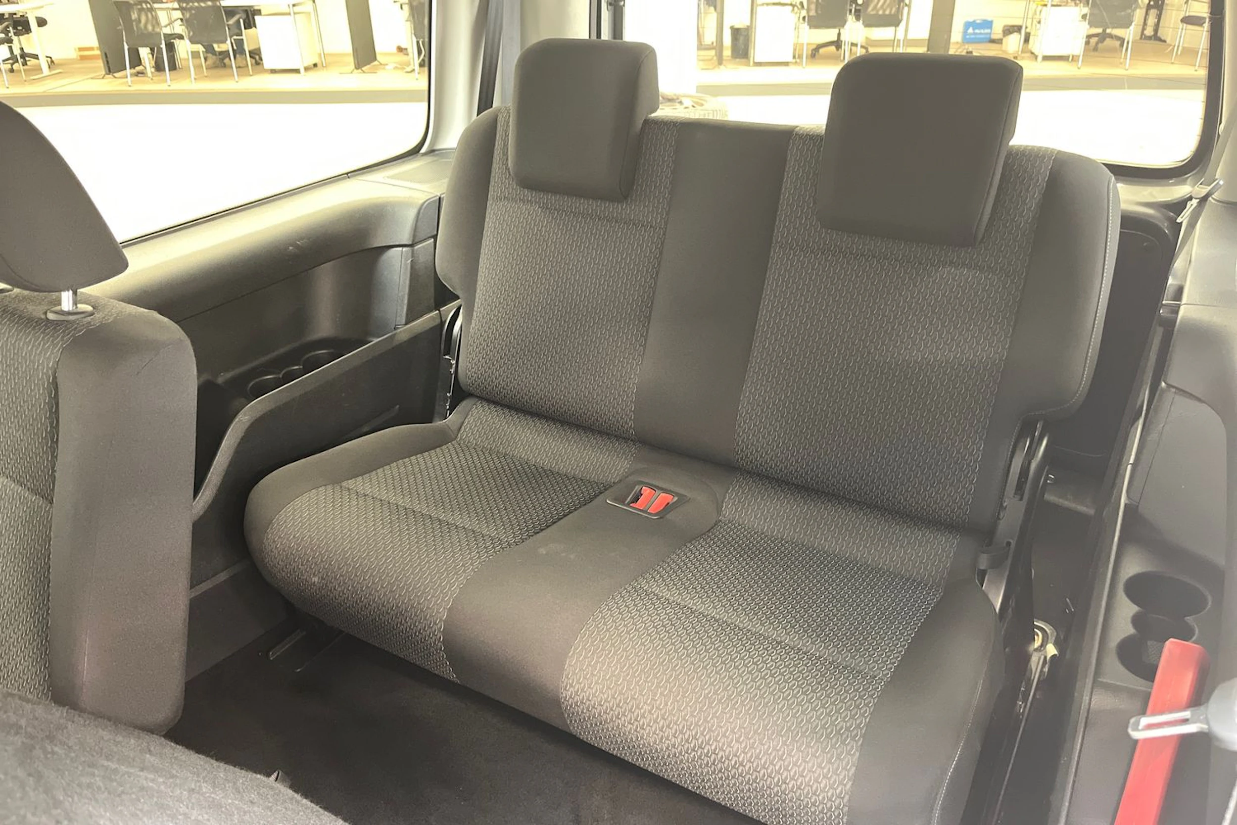 harmaa Volkswagen Caddy Maxi 2017 kuva 11.