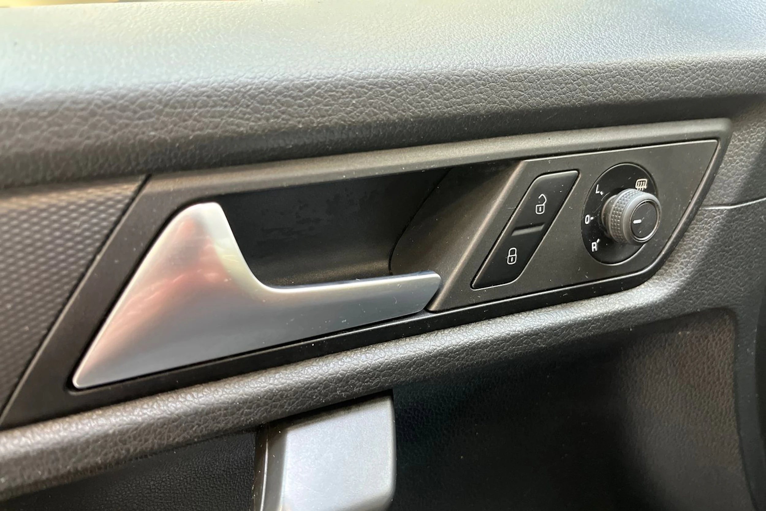 harmaa Volkswagen Caddy Maxi 2017 kuva 15.