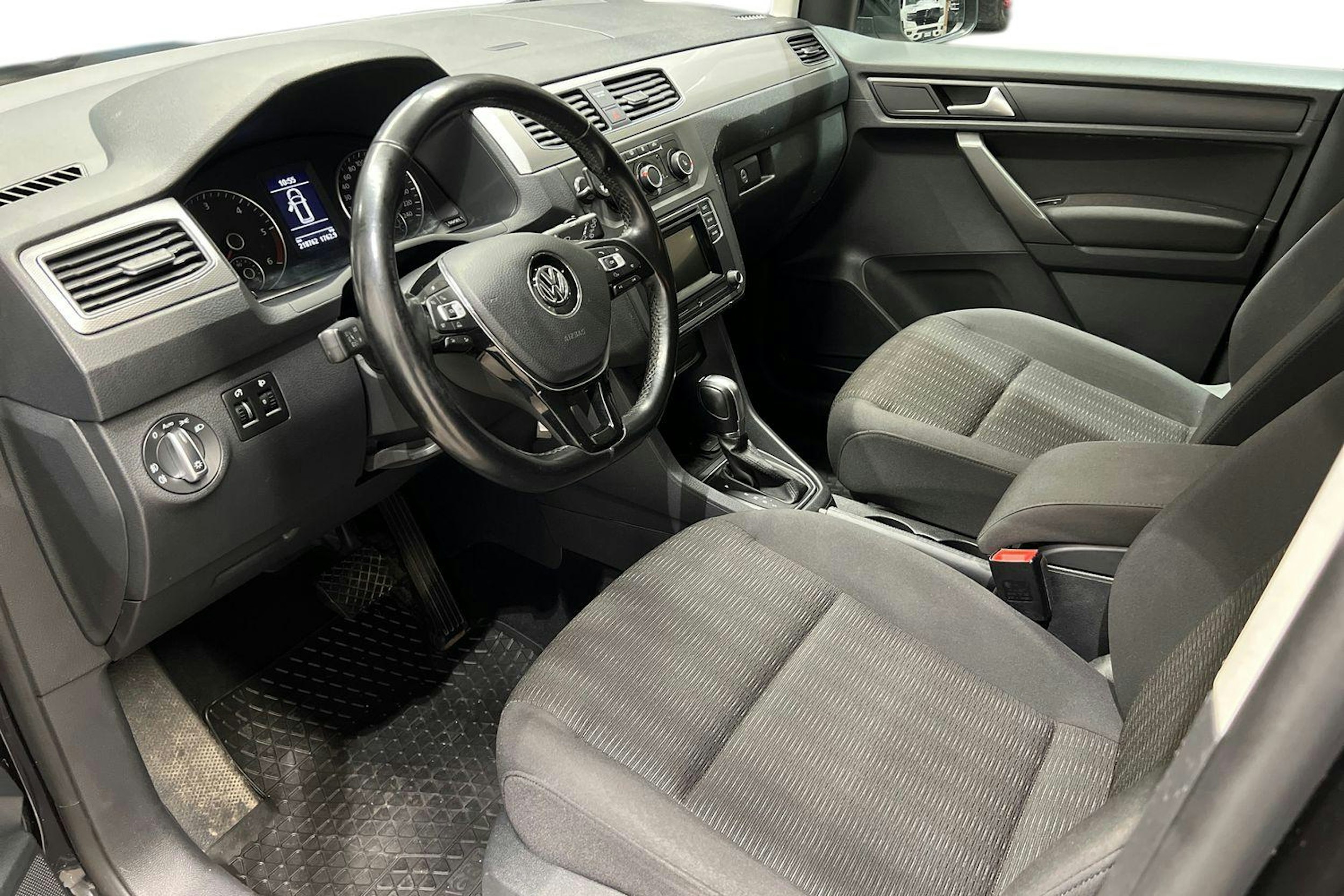 musta Volkswagen Caddy Maxi 2017 kuva 8.