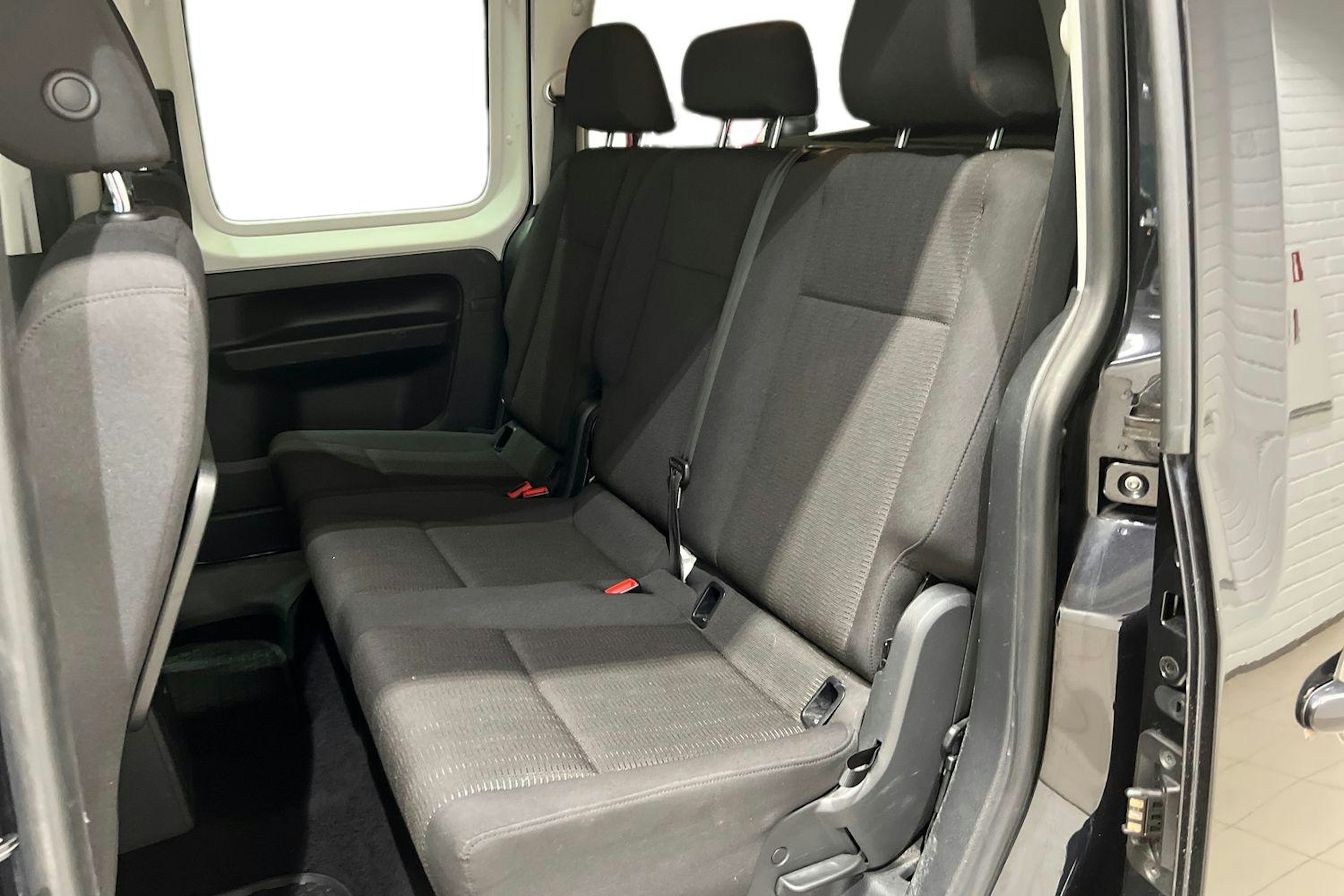 musta Volkswagen Caddy Maxi 2017 kuva 11.