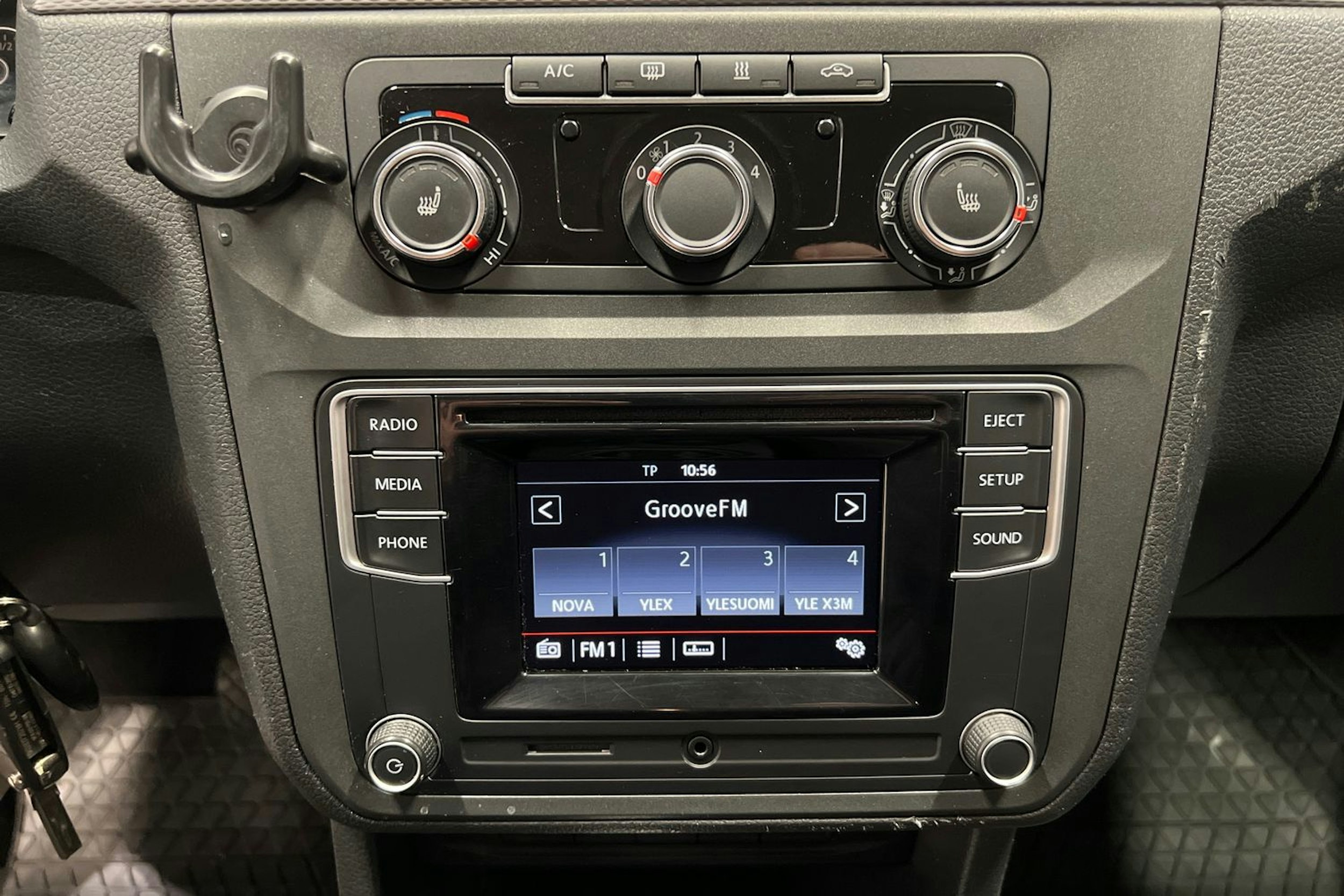 musta Volkswagen Caddy Maxi 2017 kuva 16.