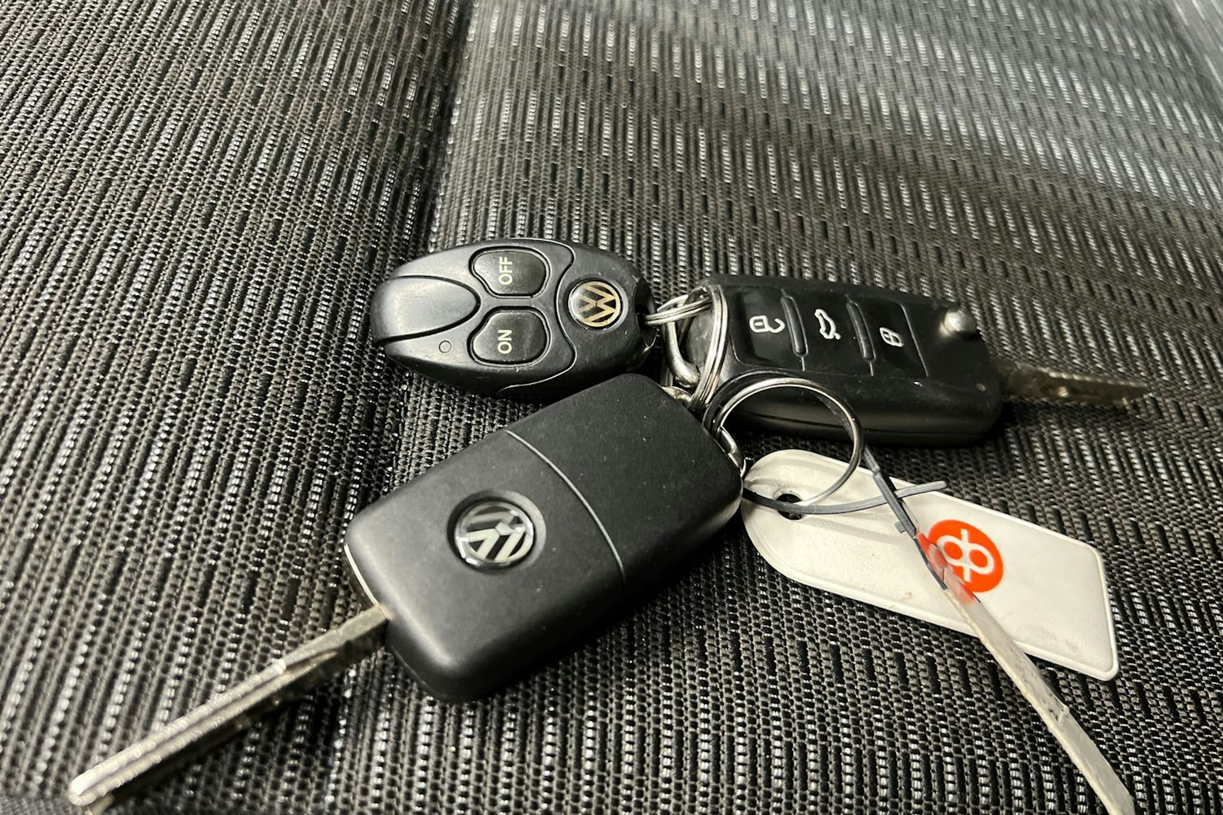 musta Volkswagen Caddy Maxi 2017 kuva 17.