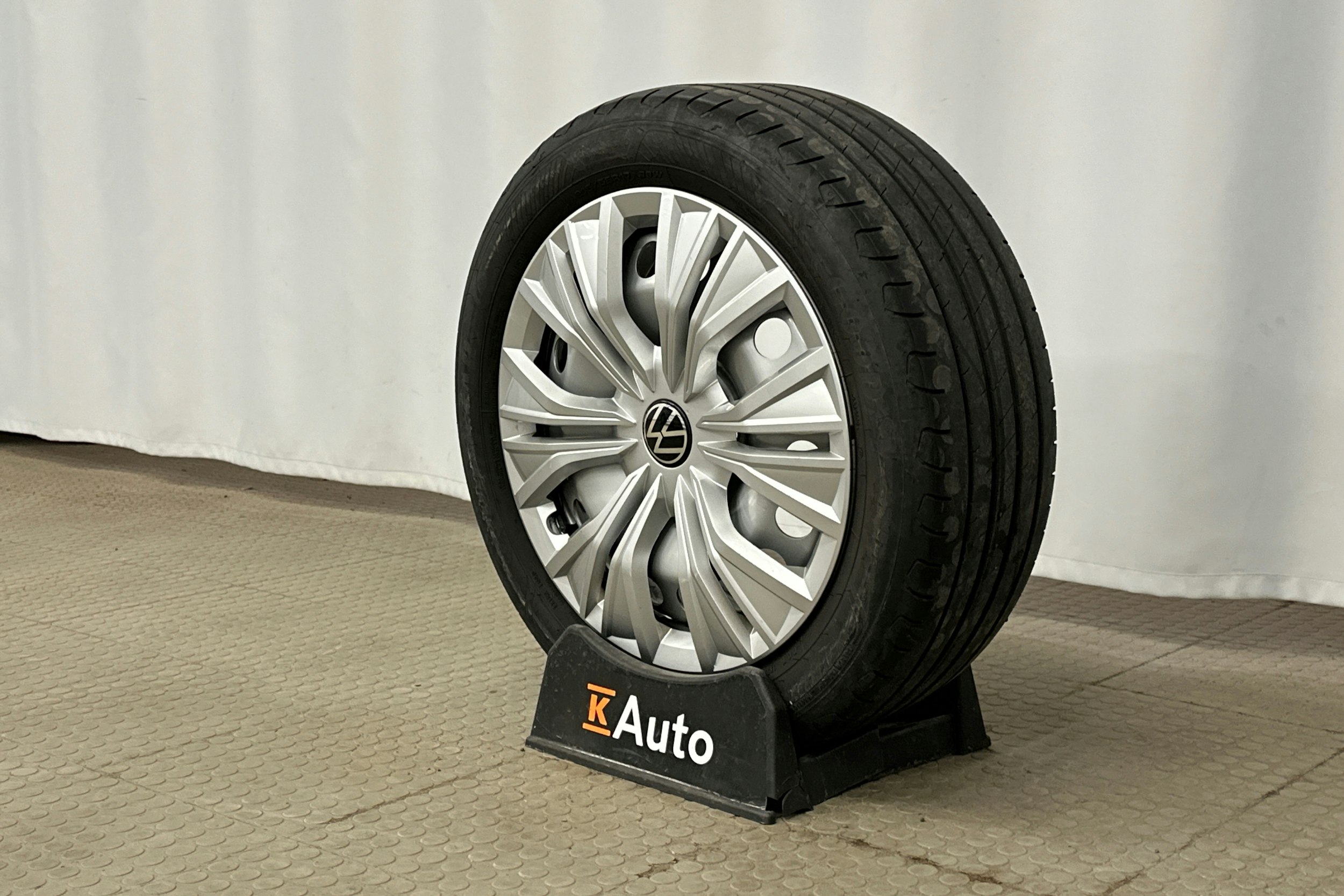 valkoinen Volkswagen Caddy Maxi 2018 kuva 24.