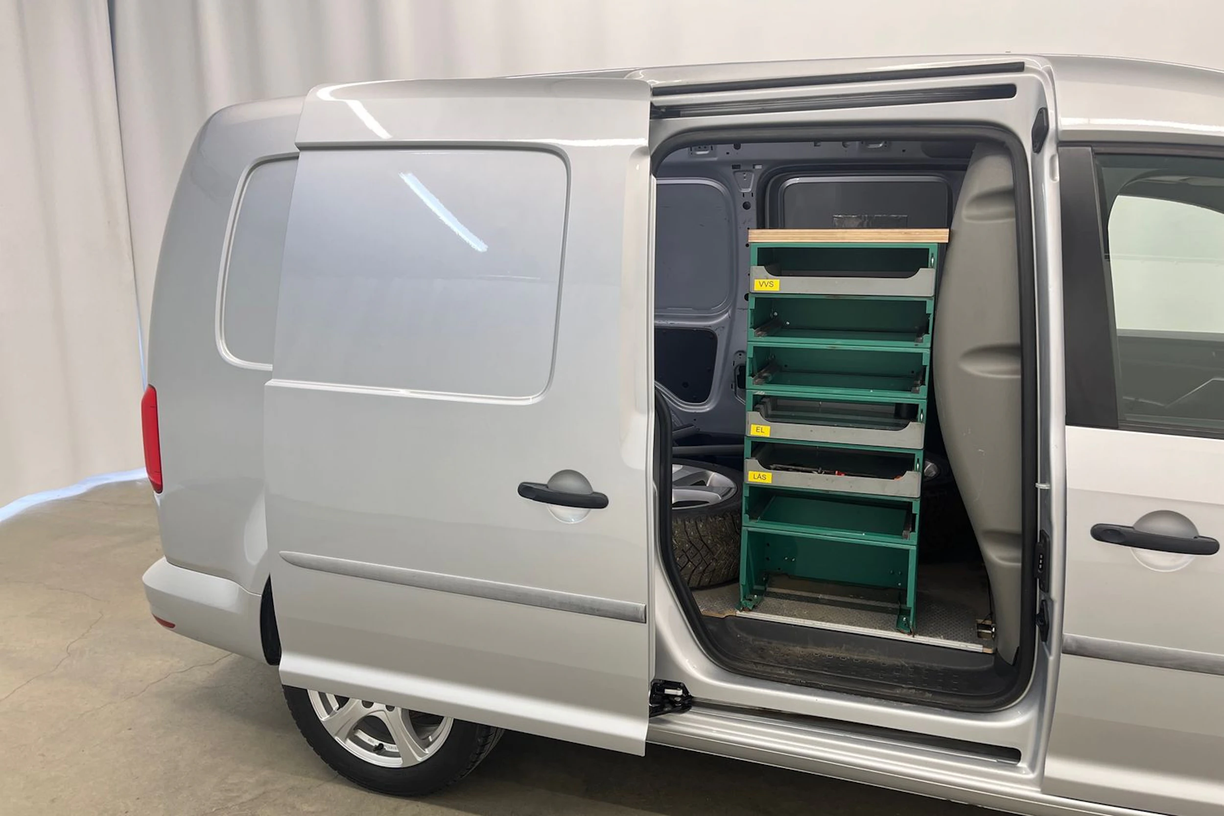 met. hopea Volkswagen Caddy Maxi 2018 kuva 17.