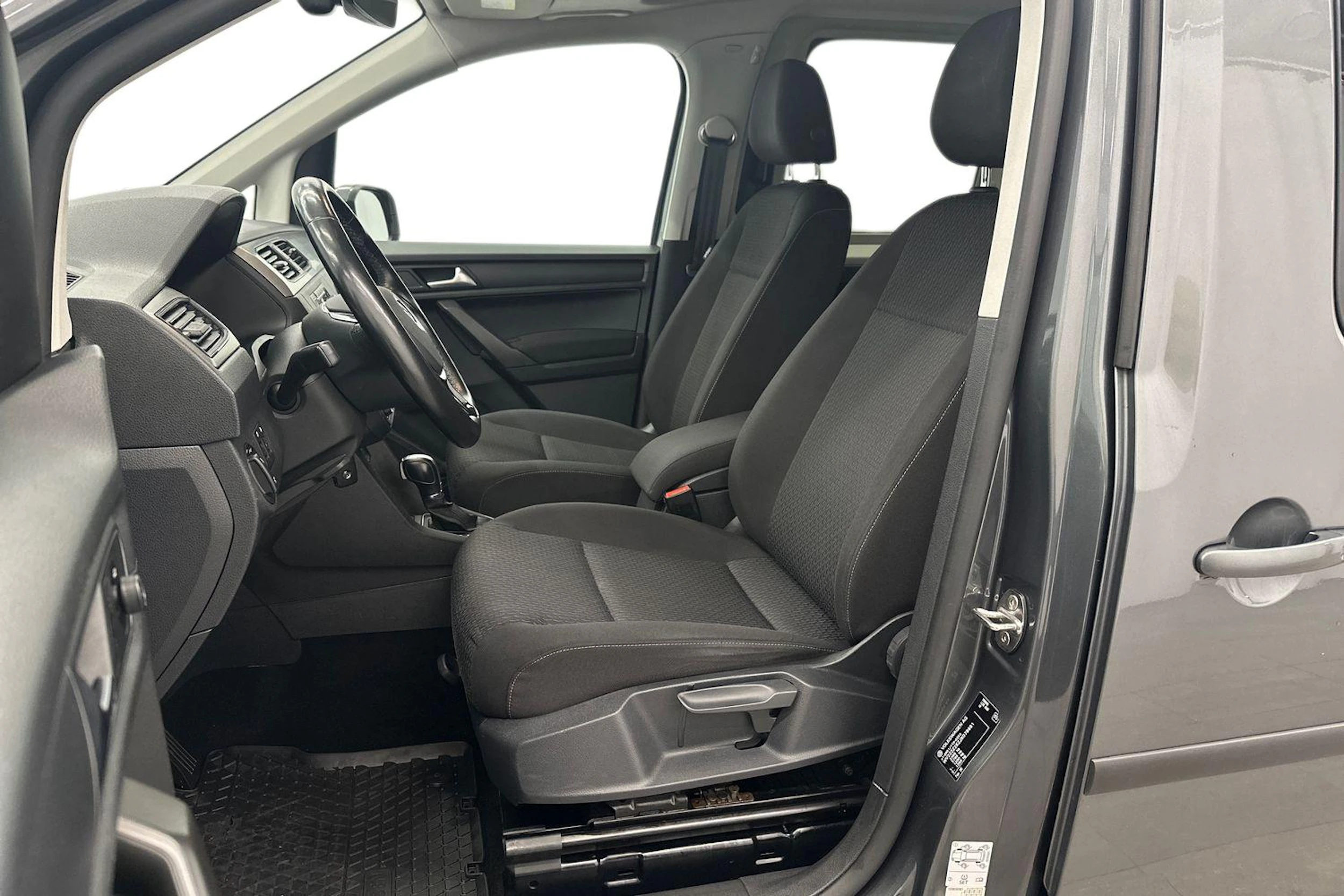 harmaa Volkswagen Caddy Maxi 2018 kuva 8.