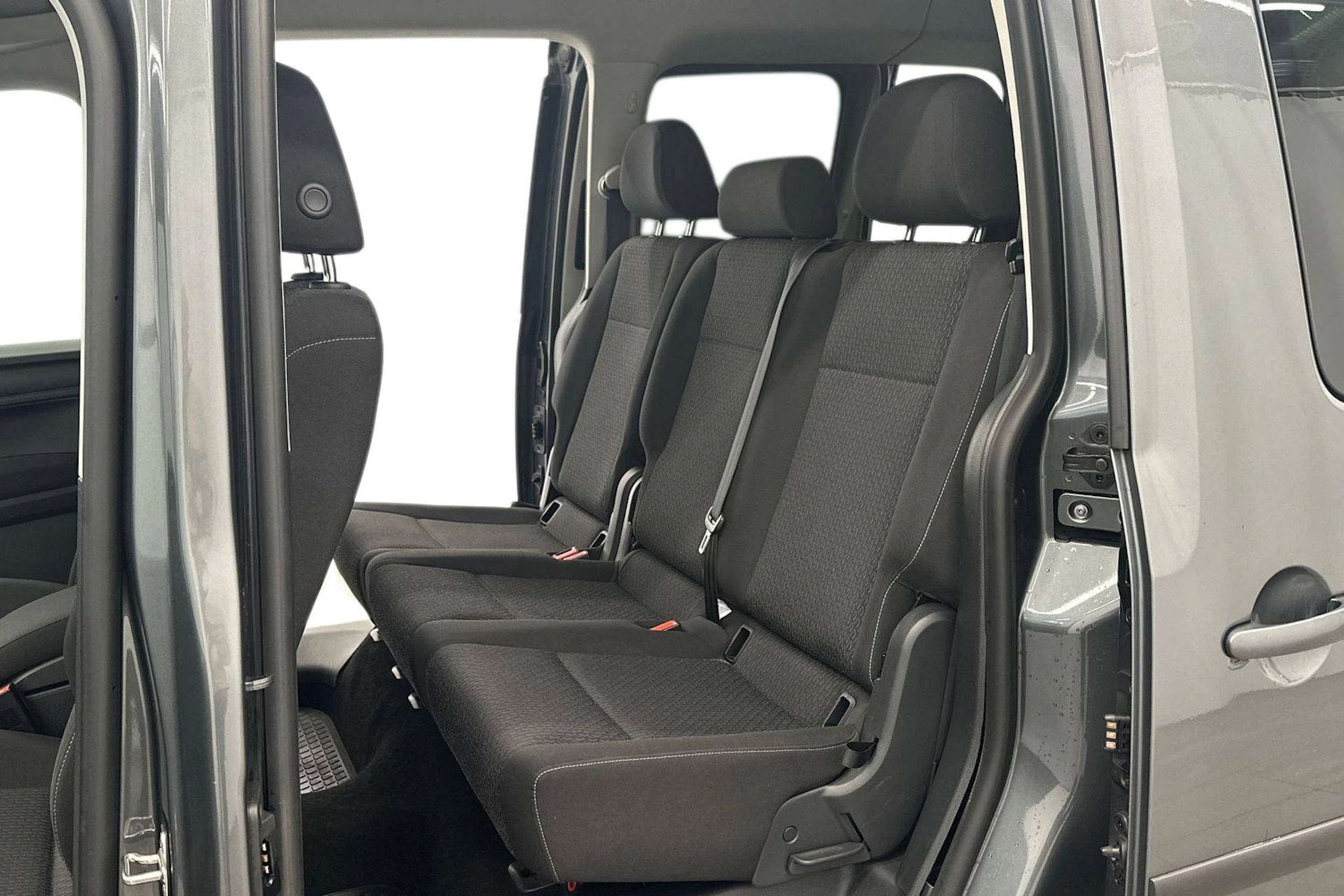 harmaa Volkswagen Caddy Maxi 2018 kuva 9.